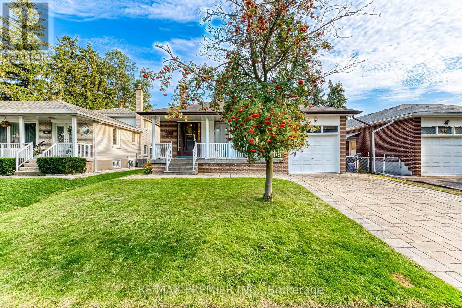 Property at 217 LA ROSE AVENUE image 2