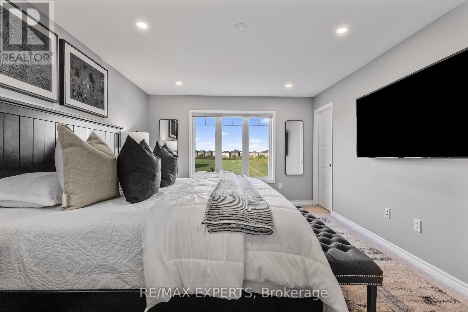 1295 Kovachik Boulevard, Milton (Walker), Ontario  L9E 1W7 - Photo 14 - W12396750