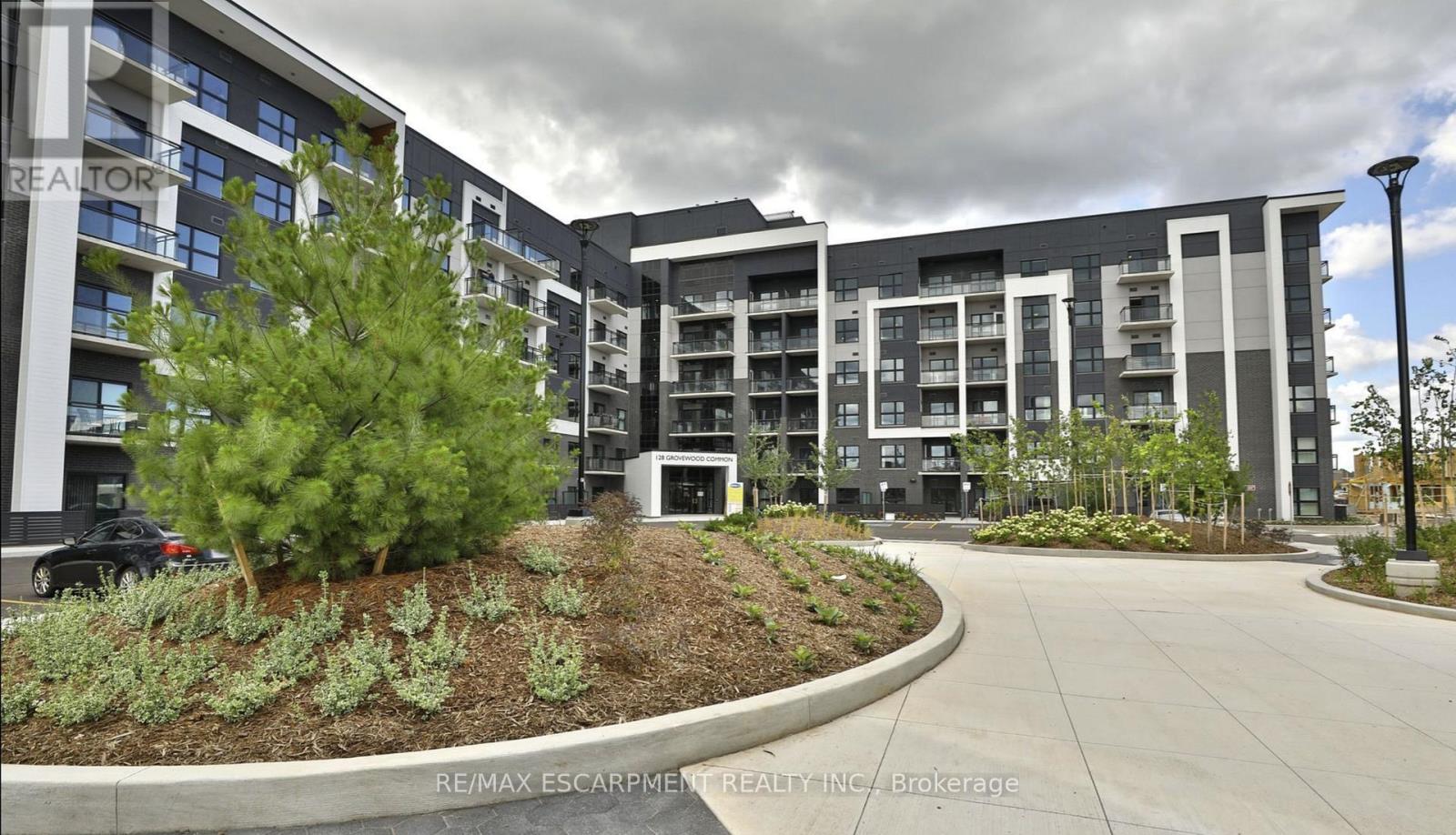 632 - 128 Grovewood Common, Oakville, Ontario  L6H 0K3 - Photo 1 - W12396757