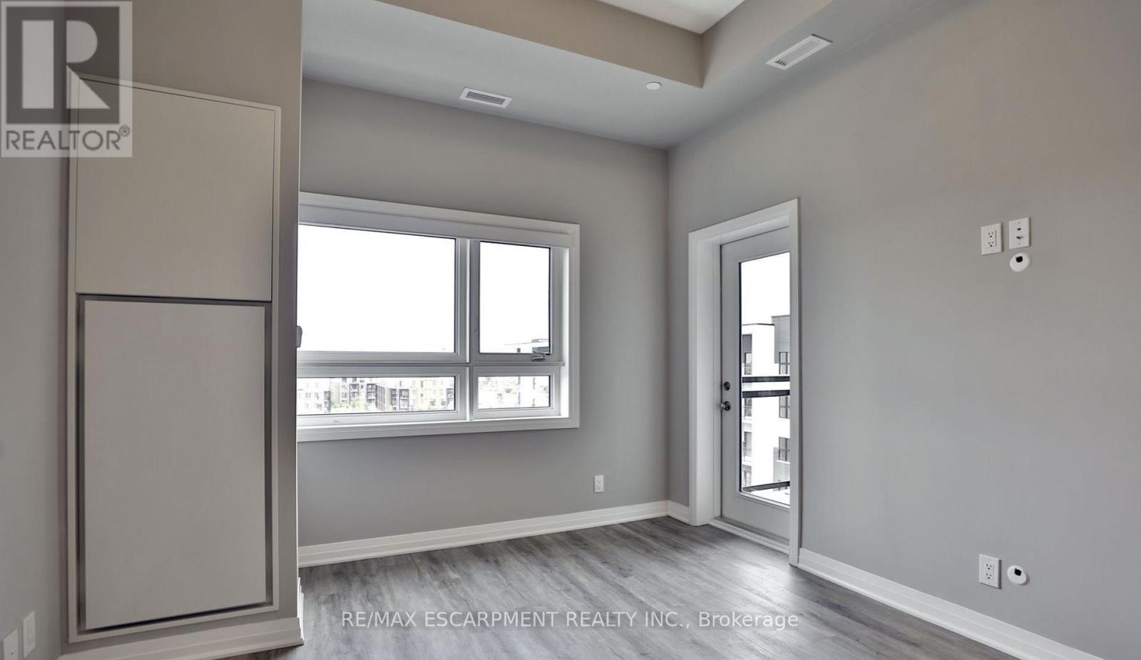 632 - 128 Grovewood Common, Oakville, Ontario  L6H 0K3 - Photo 11 - W12396757