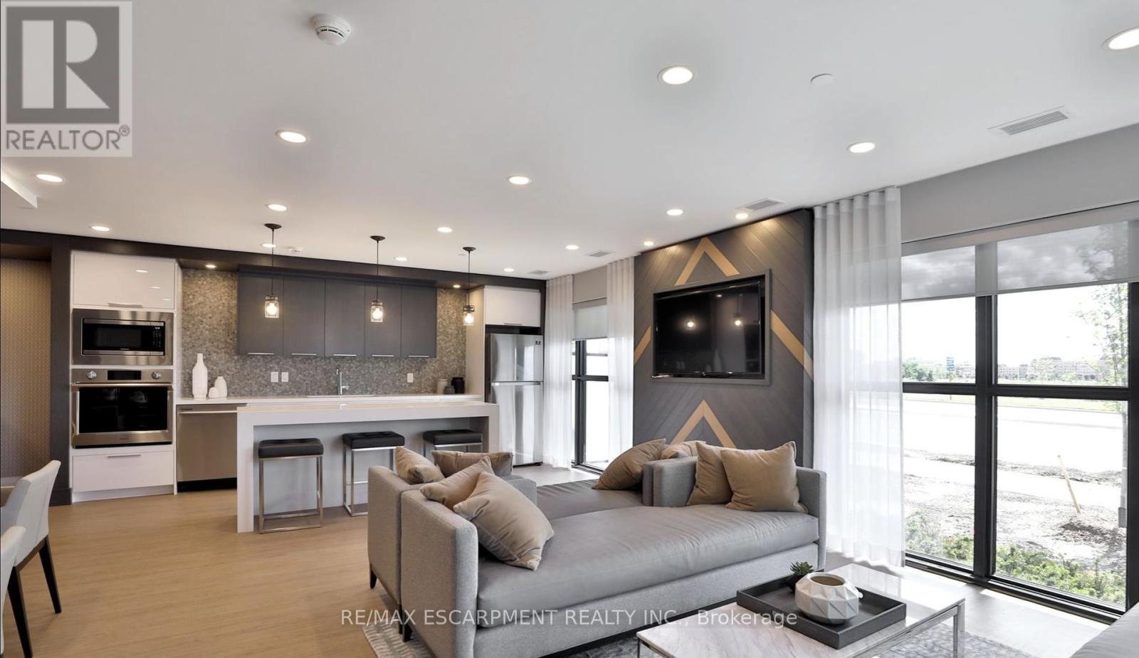 632 - 128 Grovewood Common, Oakville, Ontario  L6H 0K3 - Photo 6 - W12396757