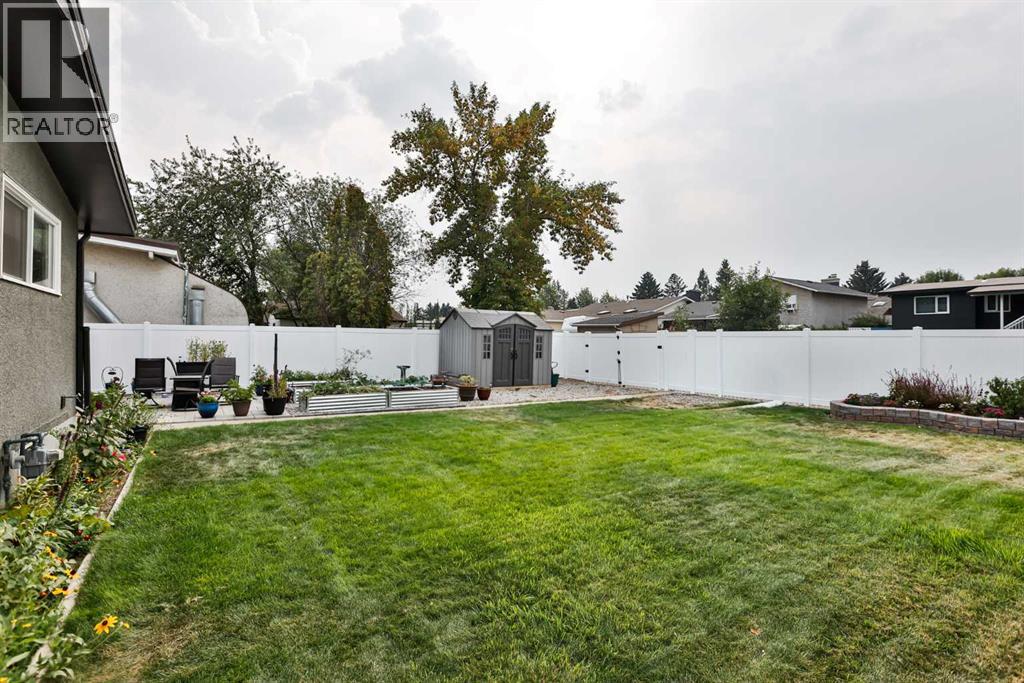 Property at 2202 36 Street S image 4