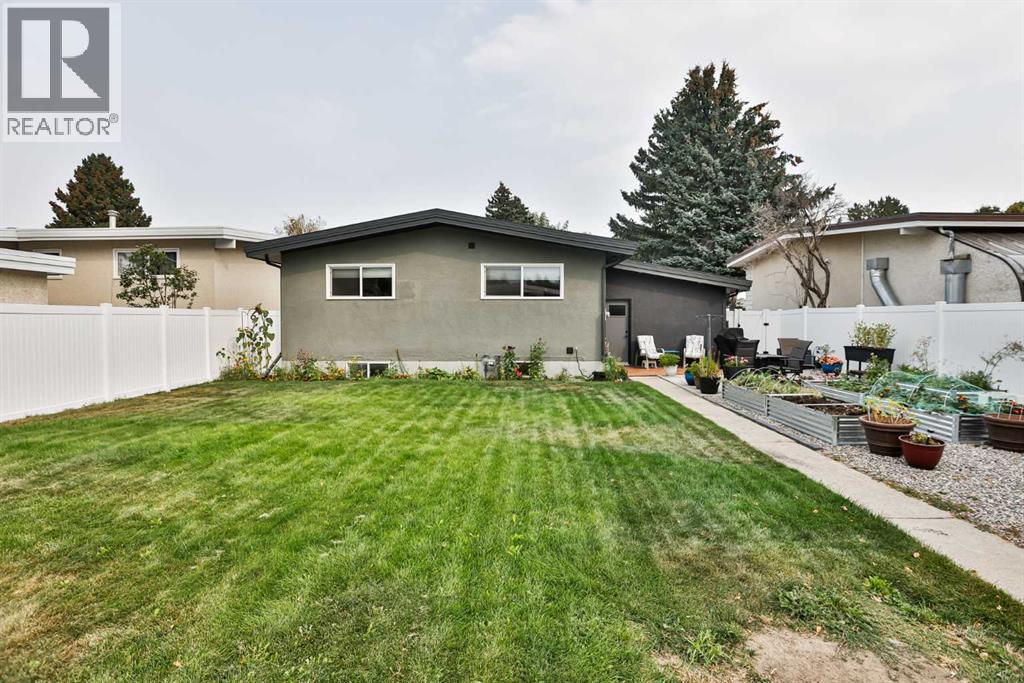 Property at 2202 36 Street S image 5