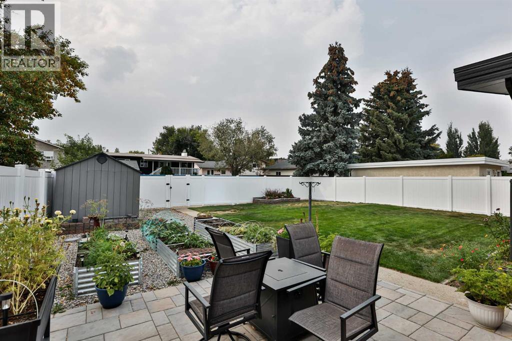 Property at 2202 36 Street S image 3