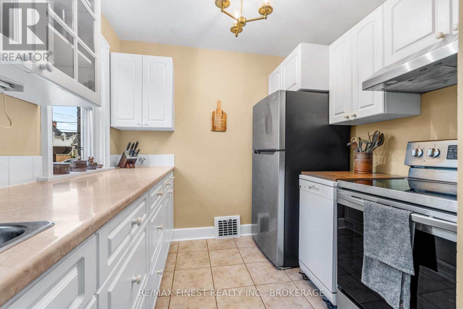 14 Graham Avenue, Kingston, Ontario  K7L 4H3 - Photo 13 - X12397064