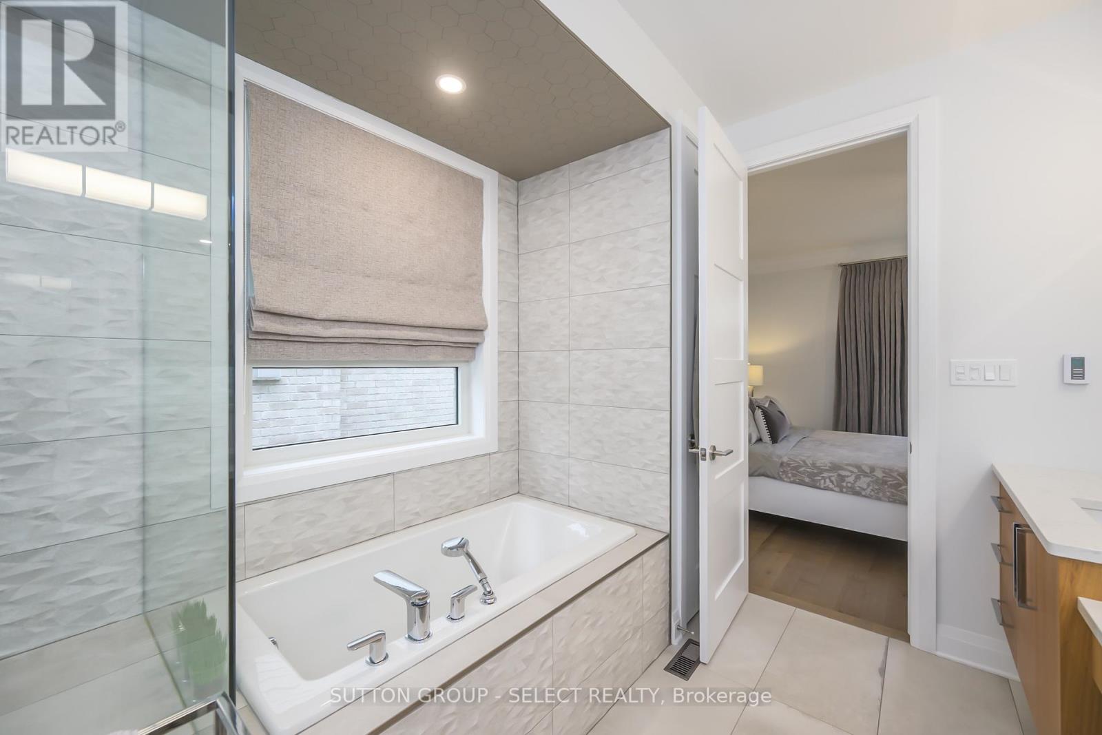 346 Bradwell Chase, London North (North R), Ontario  N6G 0P7 - Photo 18 - X12397058