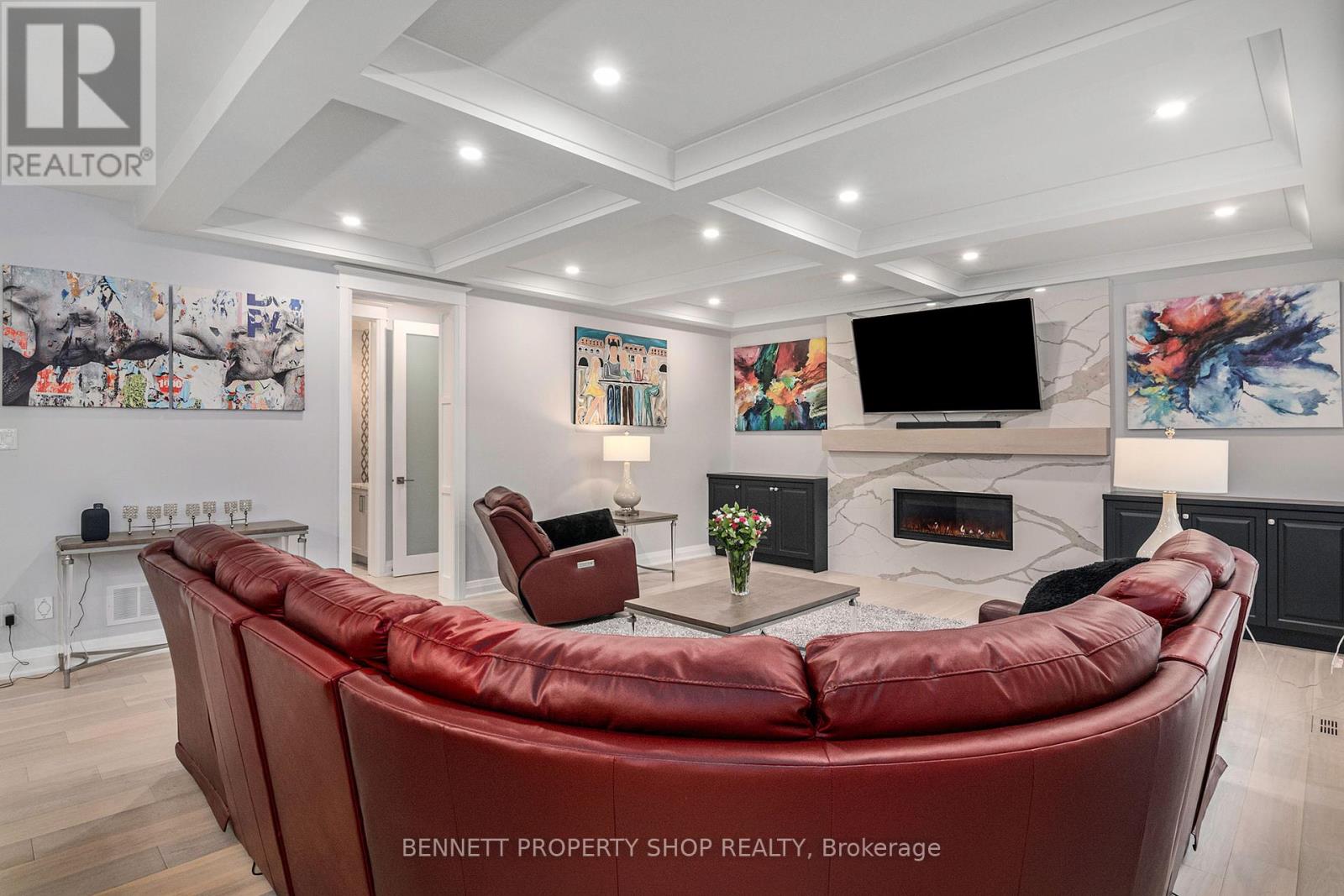 10 Westwood Drive, Ottawa, Ontario  K2G 2W7 - Photo 6 - X12397017
