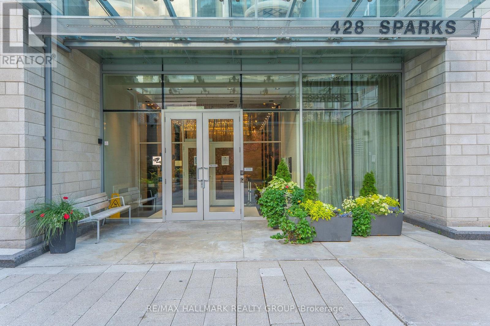2001 - 428 Sparks Street, Ottawa, Ontario  K1R 0B3 - Photo 3 - X12397021