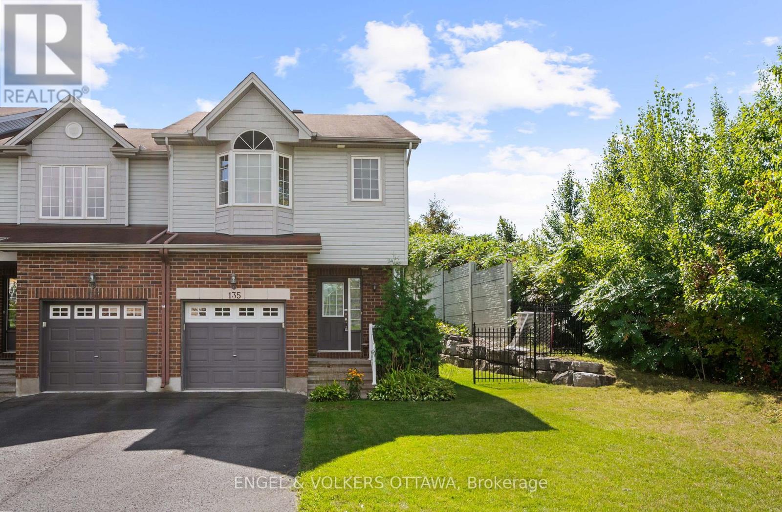135 CHALLENGE CRESCENT, Ottawa, Ontario