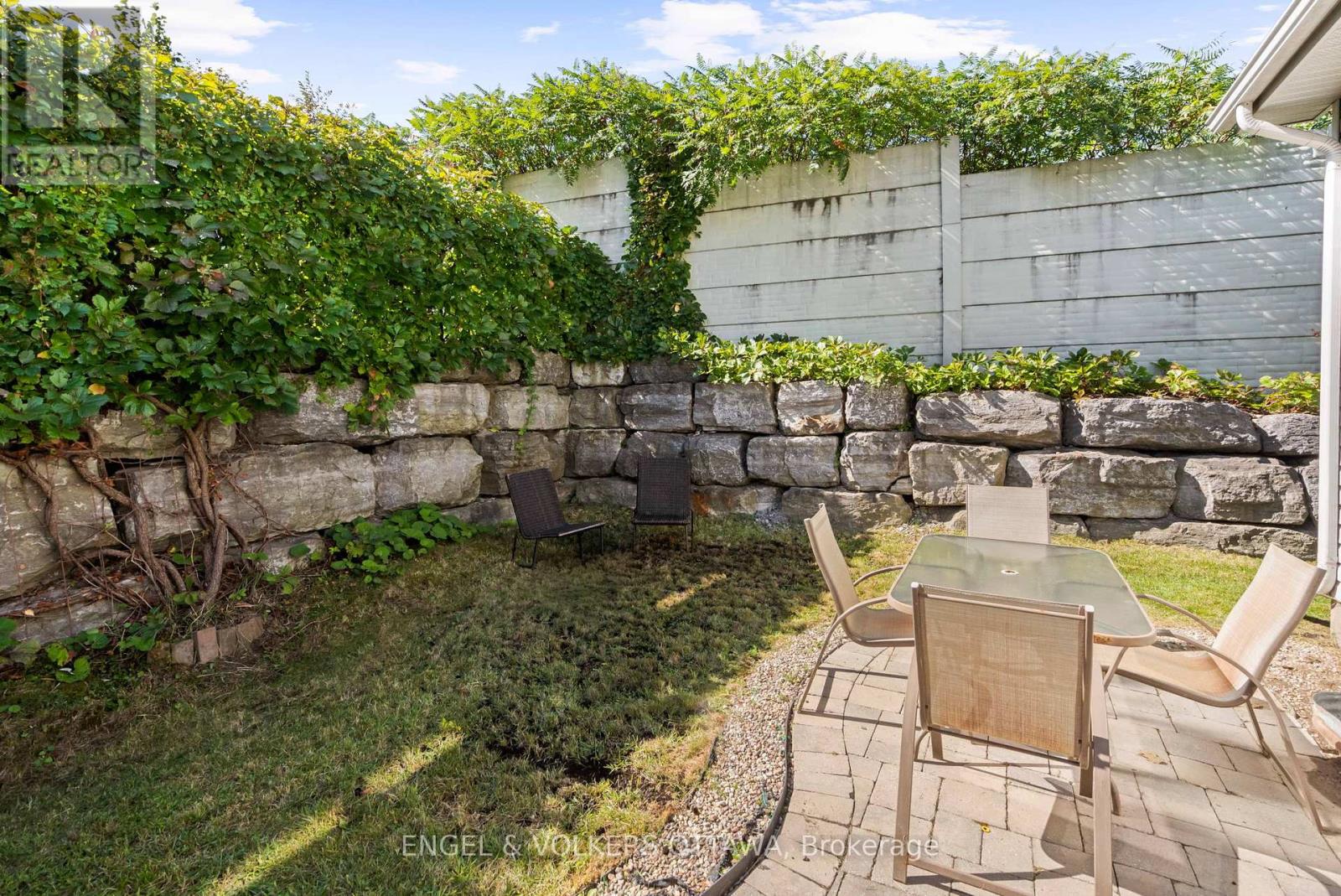 135 Challenge Crescent, Ottawa, Ontario  K4A 0T9 - Photo 11 - X12397022