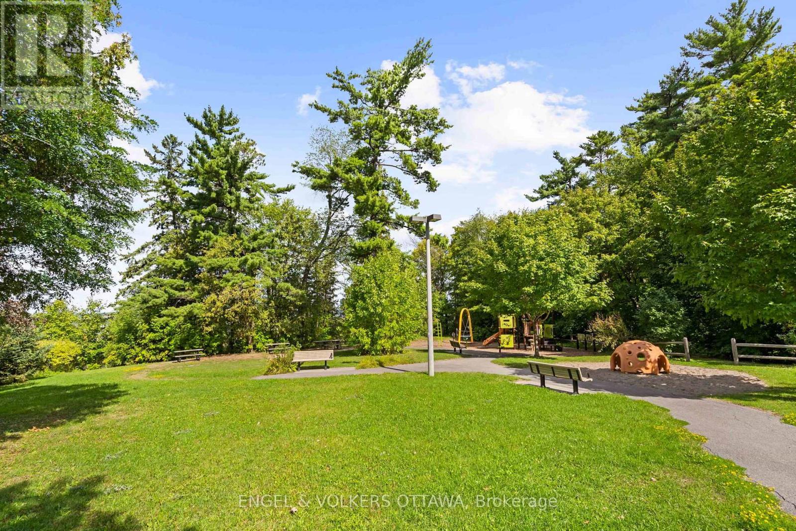 135 Challenge Crescent, Ottawa, Ontario  K4A 0T9 - Photo 13 - X12397022