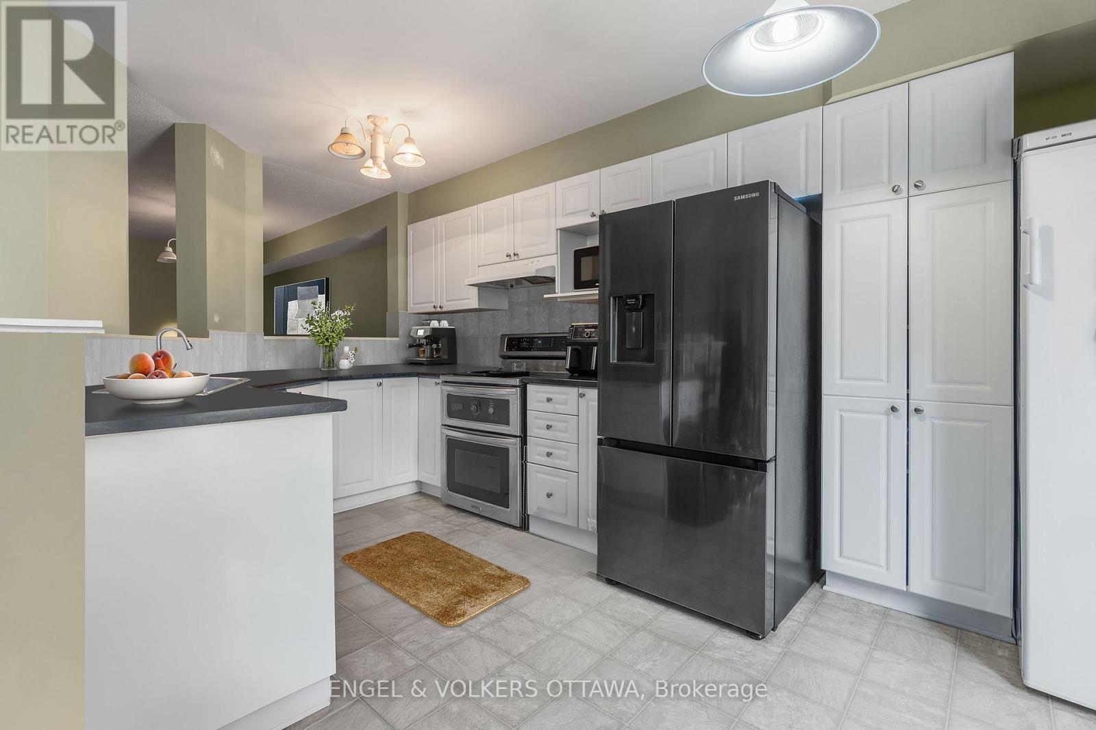 135 Challenge Crescent, Ottawa, Ontario  K4A 0T9 - Photo 6 - X12397022