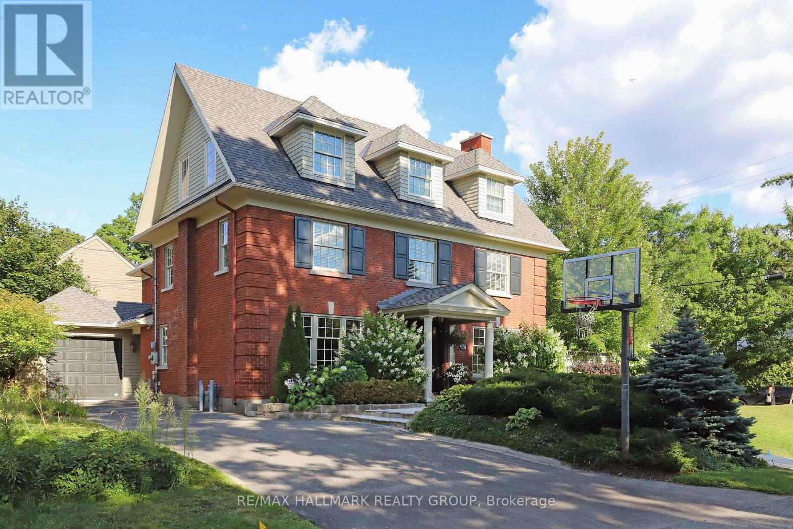 525 Piccadilly Avenue, Ottawa, Ontario  K1Y 0H7 - Photo 2 - X12397029