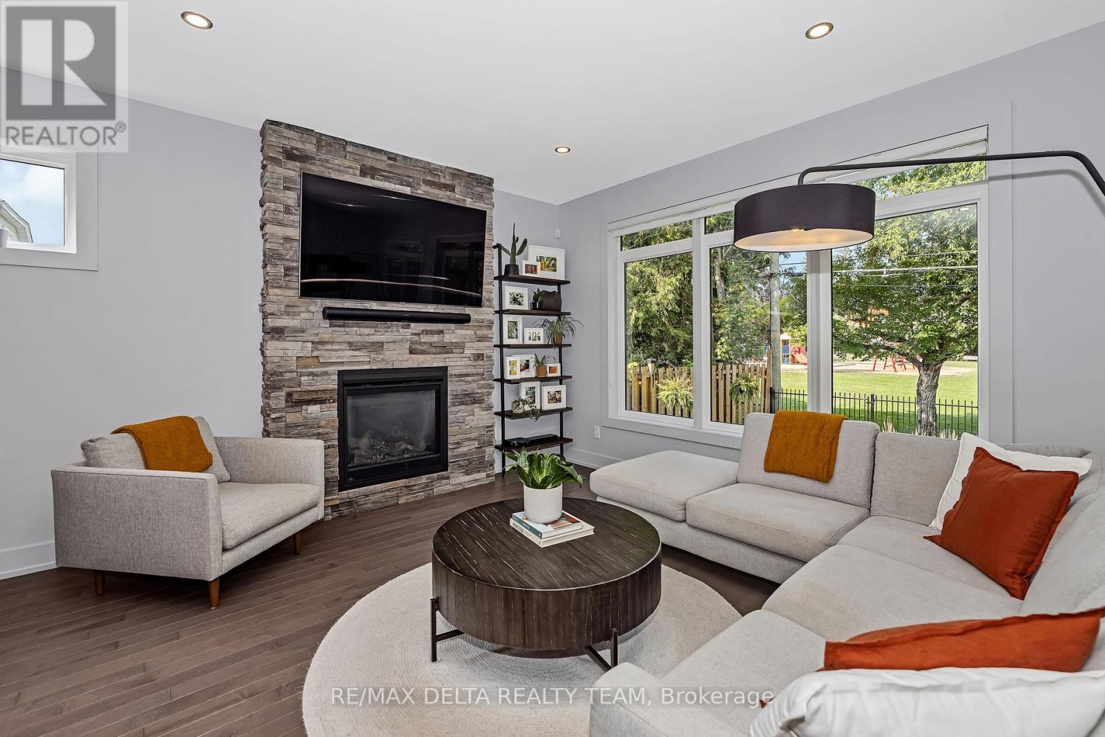 1179 Kingston Avenue, Ottawa, Ontario  K1Z 8K5 - Photo 6 - X12397033