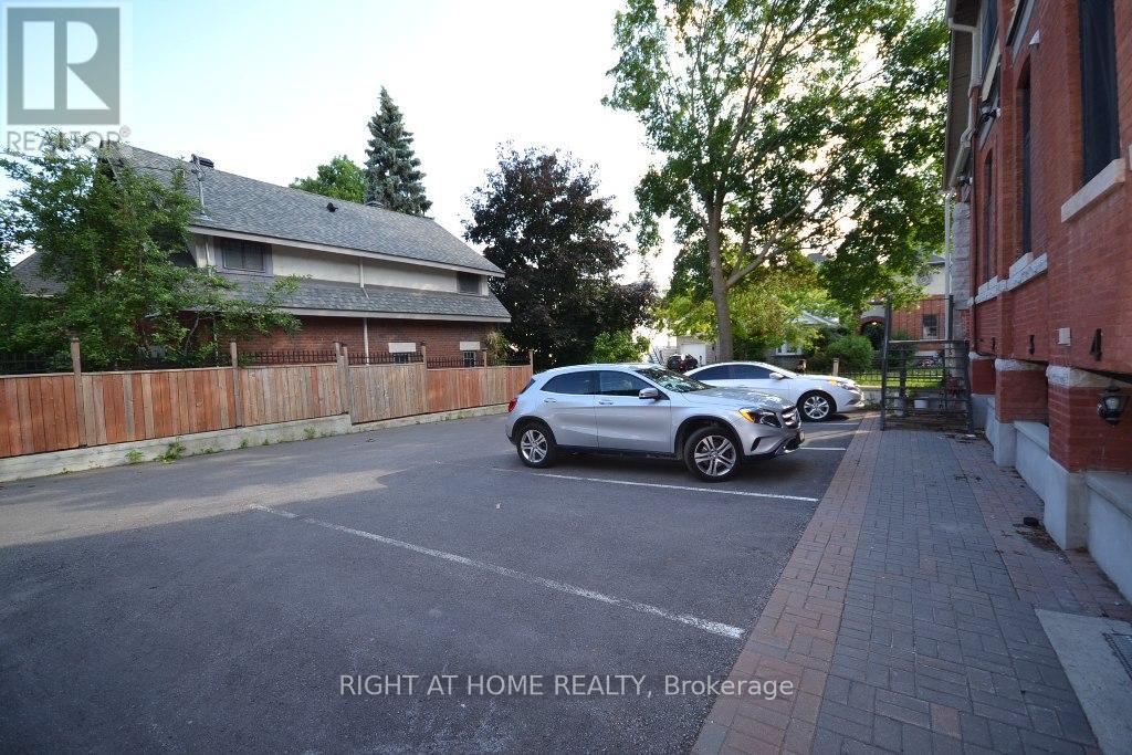 102 - 17 Marlborough Avenue, Ottawa, Ontario  K1N 8E6 - Photo 10 - X12397082