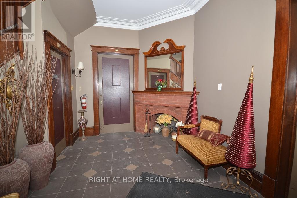 102 - 17 Marlborough Avenue, Ottawa, Ontario  K1N 8E6 - Photo 2 - X12397082