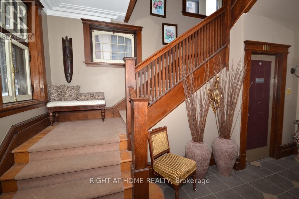102 - 17 Marlborough Avenue, Ottawa, Ontario  K1N 8E6 - Photo 3 - X12397082