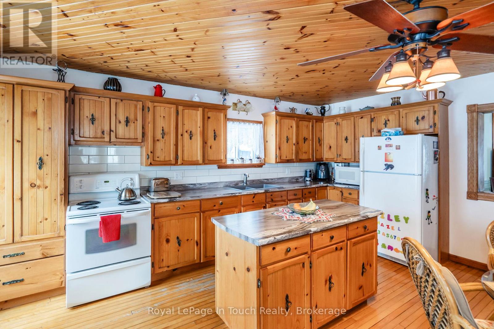 306 Church Street, Penetanguishene, Ontario  L9M 1G5 - Photo 24 - S12397041
