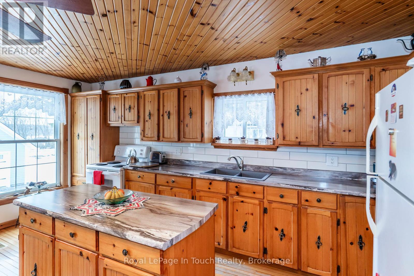 306 Church Street, Penetanguishene, Ontario  L9M 1G5 - Photo 25 - S12397041