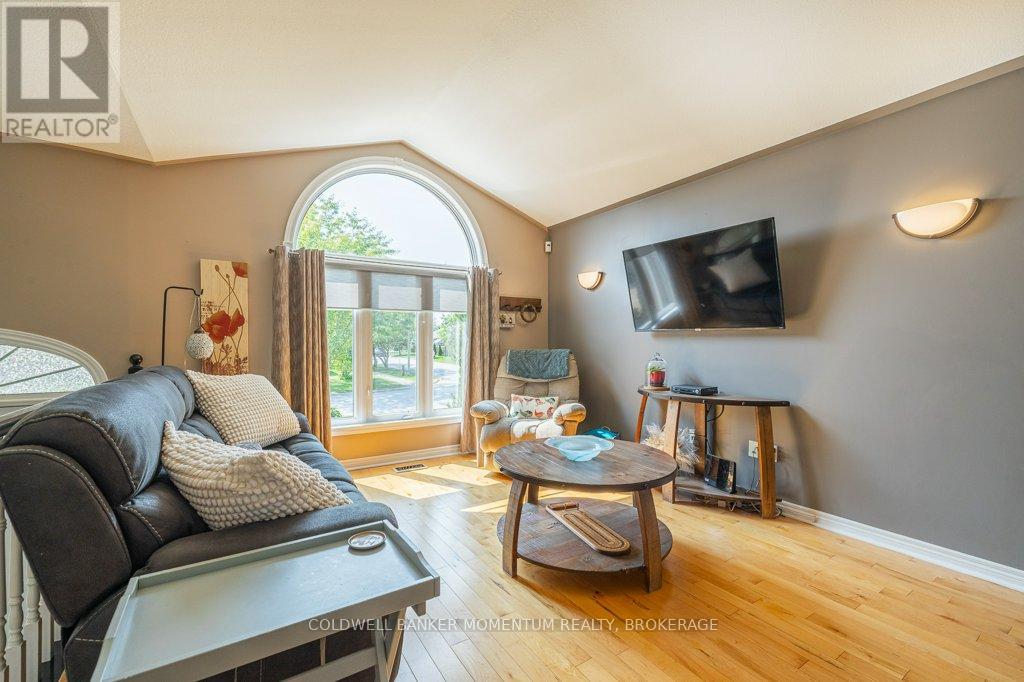 122 Gretel Drive, Welland, Ontario  L3C 7H5 - Photo 8 - X12396978