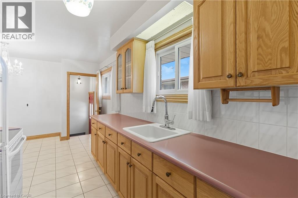 98 East 16th Street, Hamilton, Ontario  L9A 4J3 - Photo 15 - 40767422