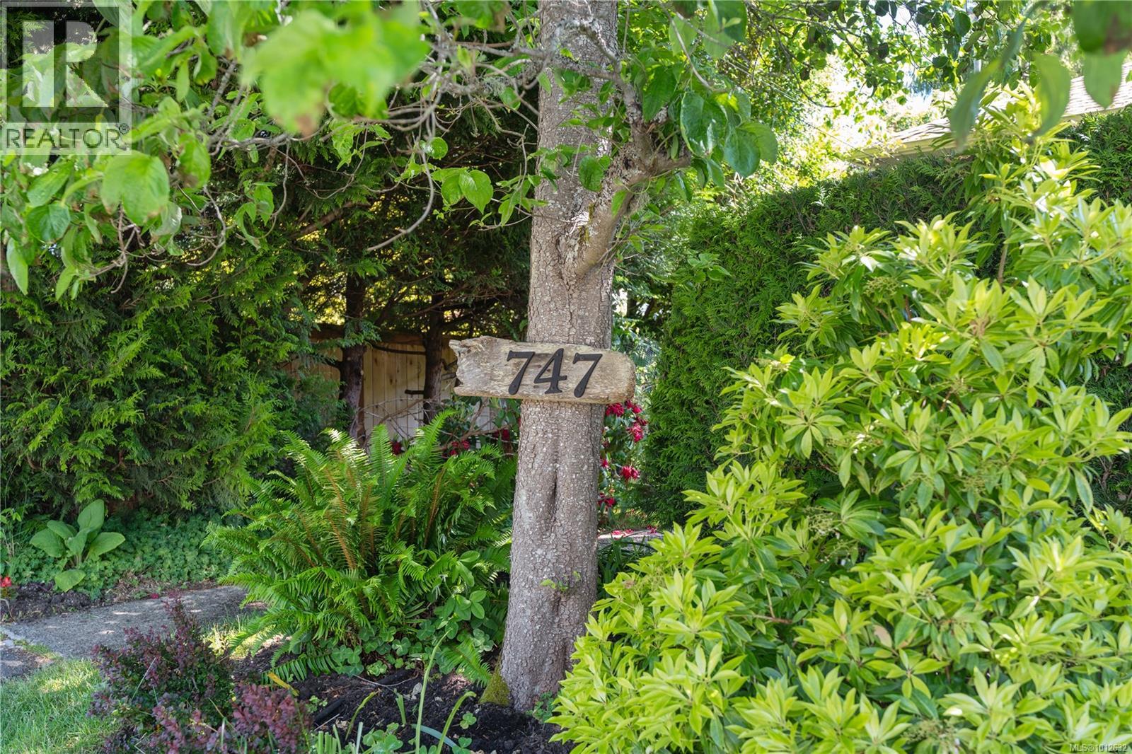 Property at 747 Falkland Rd image 3