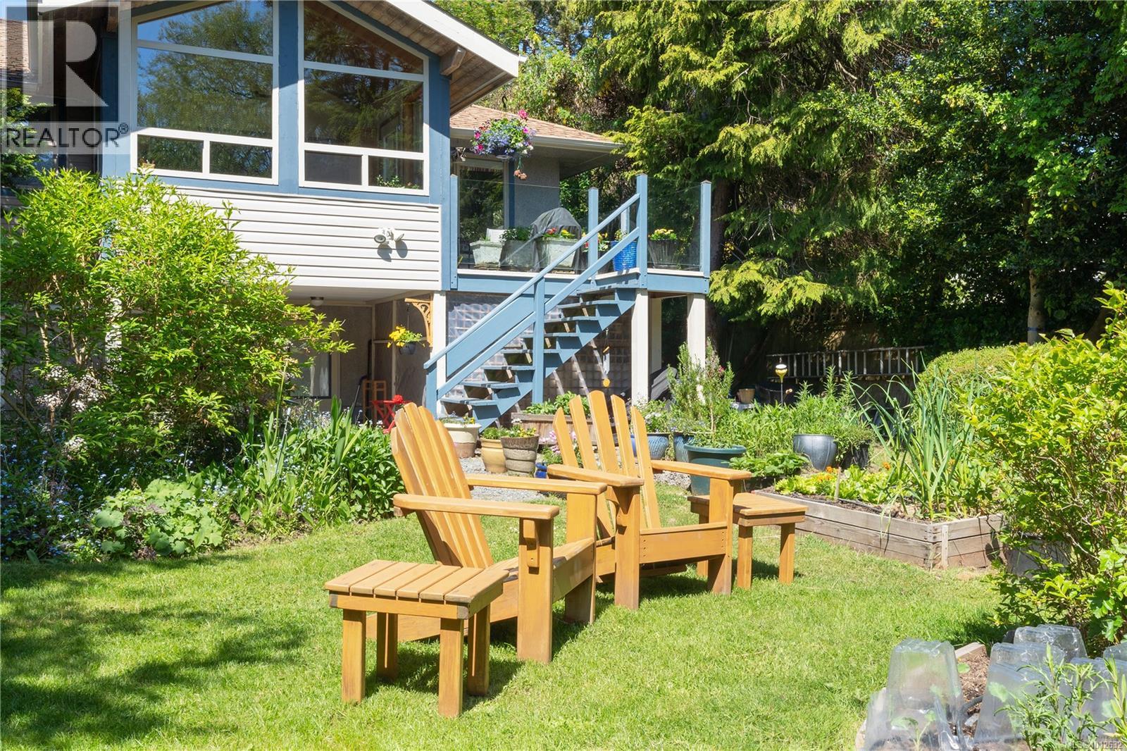 Property at 747 Falkland Rd image 4