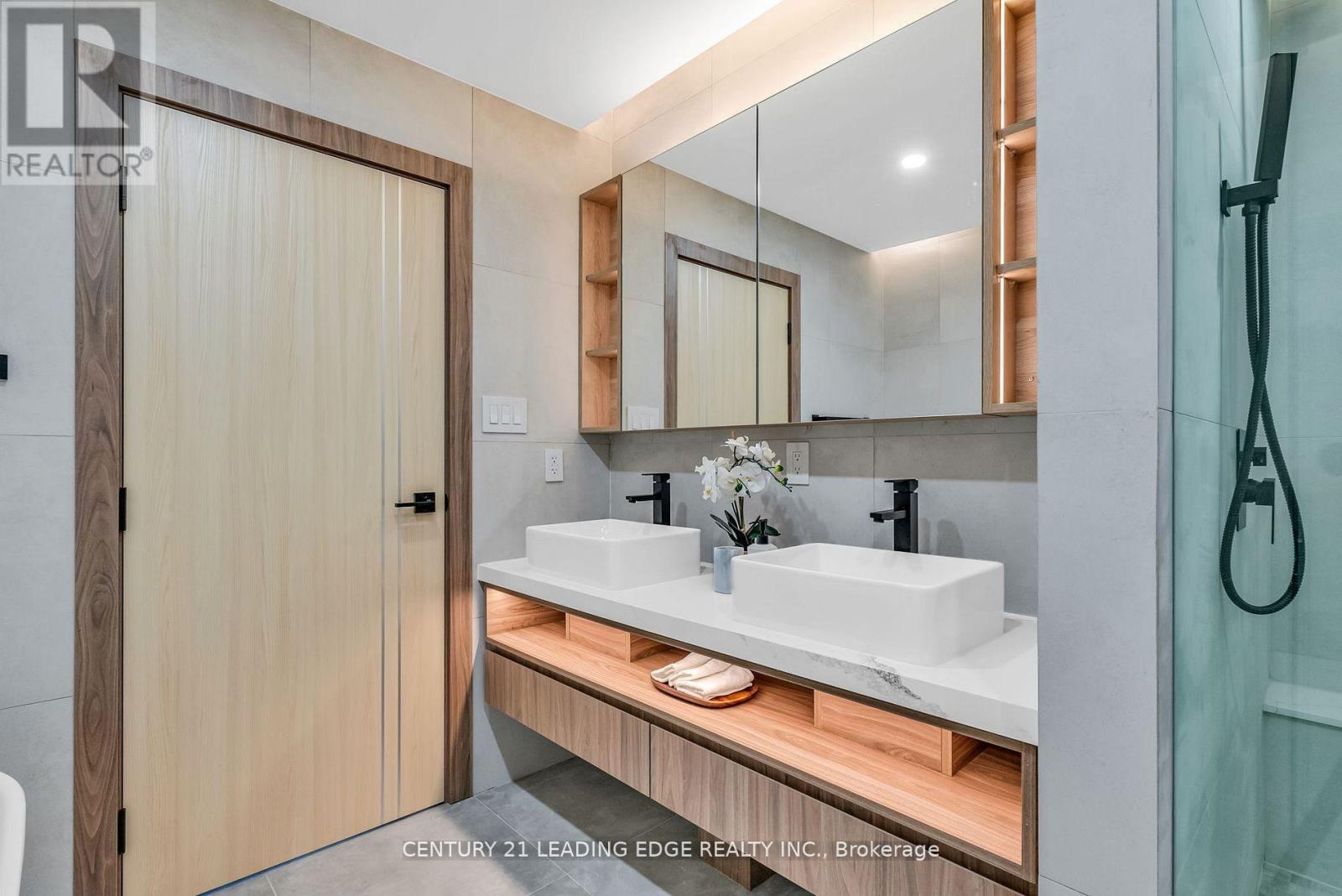 208 - 1 Watergarden Way, Toronto, Ontario  M2K 2Z7 - Photo 47 - C12396829