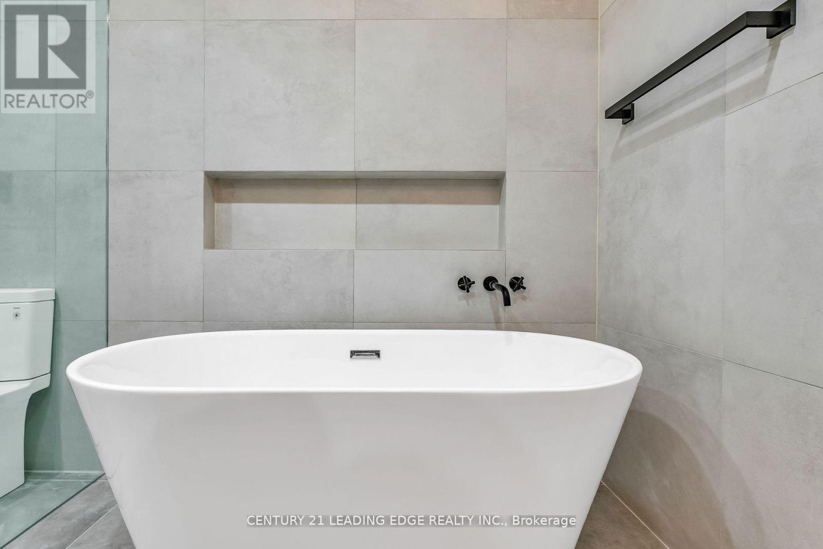 208 - 1 Watergarden Way, Toronto, Ontario  M2K 2Z7 - Photo 49 - C12396829
