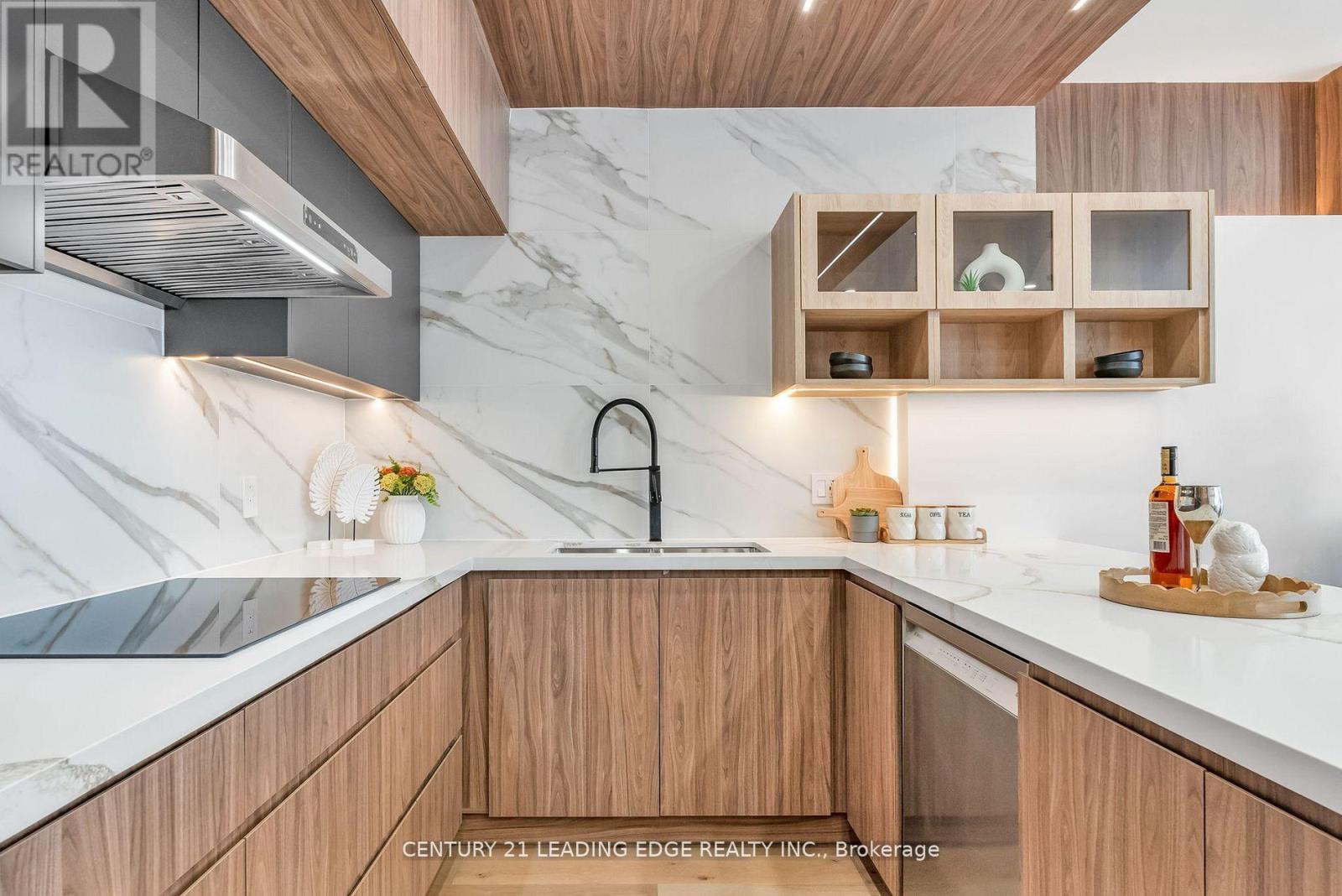 208 - 1 Watergarden Way, Toronto, Ontario  M2K 2Z7 - Photo 9 - C12396829
