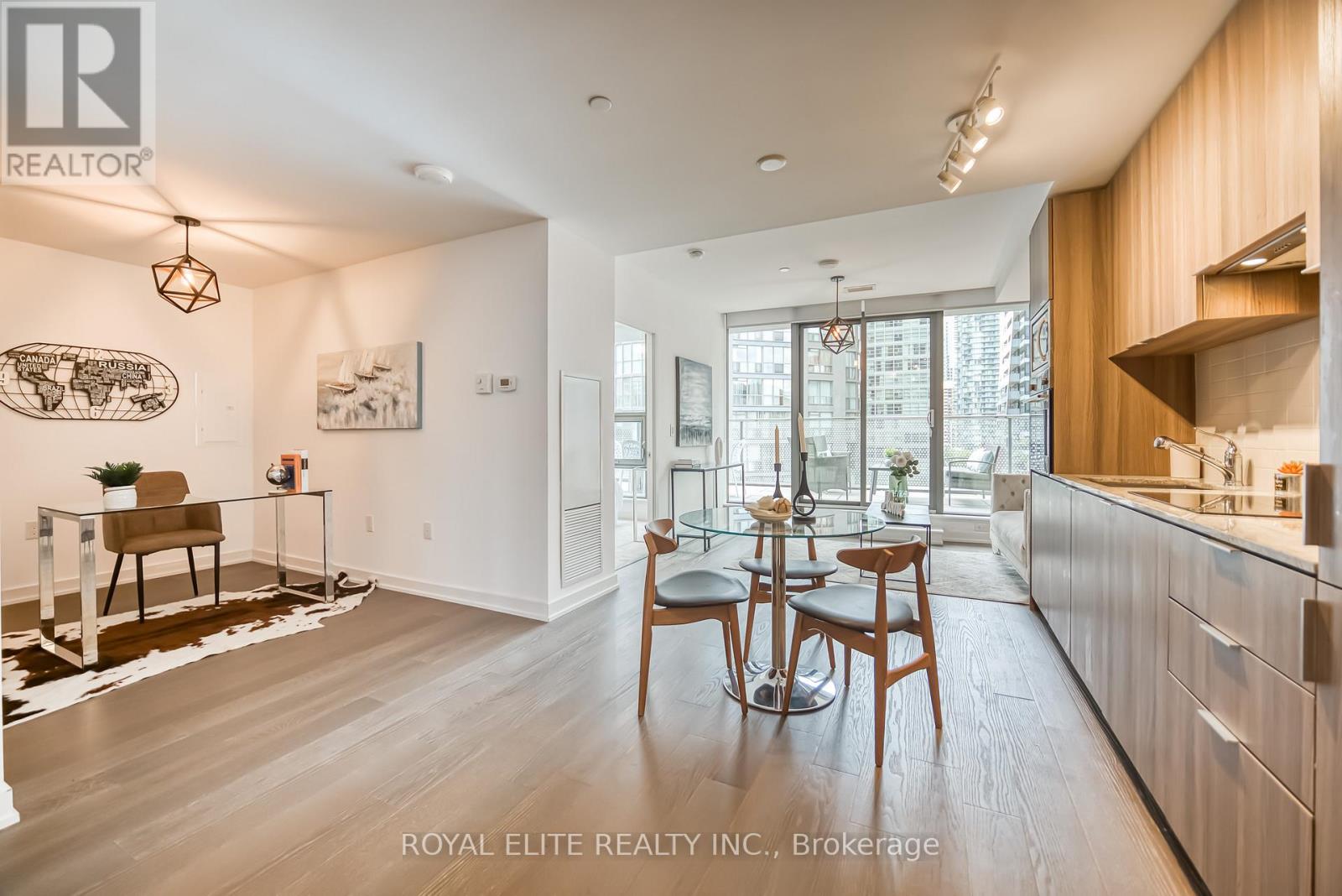 612 - 11 Wellesley Street W, Toronto, Ontario  M4Y 0G4 - Photo 10 - C12396862