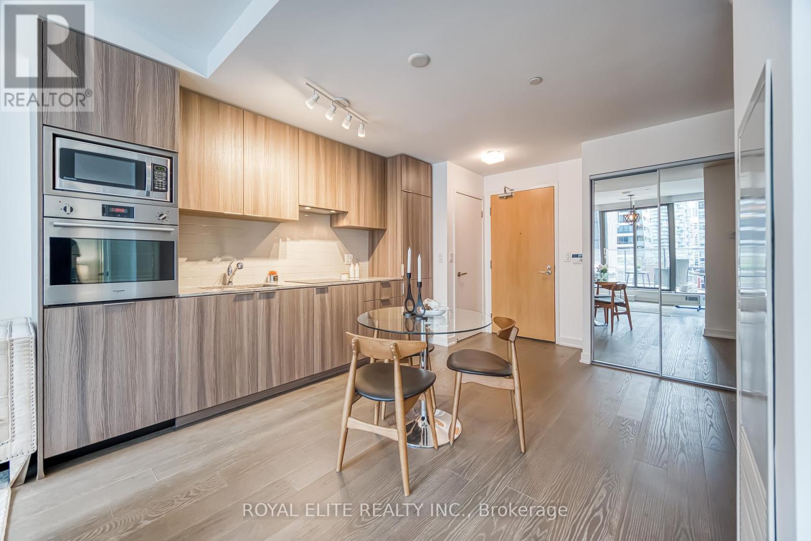 612 - 11 Wellesley Street W, Toronto, Ontario  M4Y 0G4 - Photo 12 - C12396862