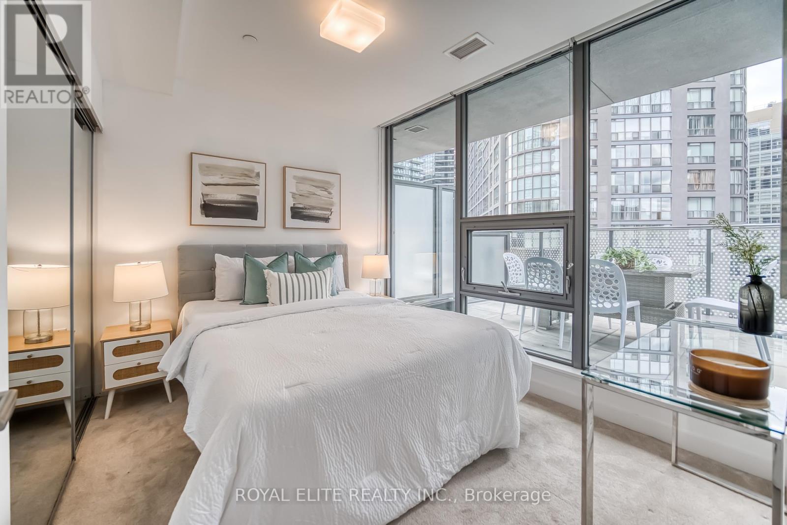 612 - 11 Wellesley Street W, Toronto, Ontario  M4Y 0G4 - Photo 21 - C12396862