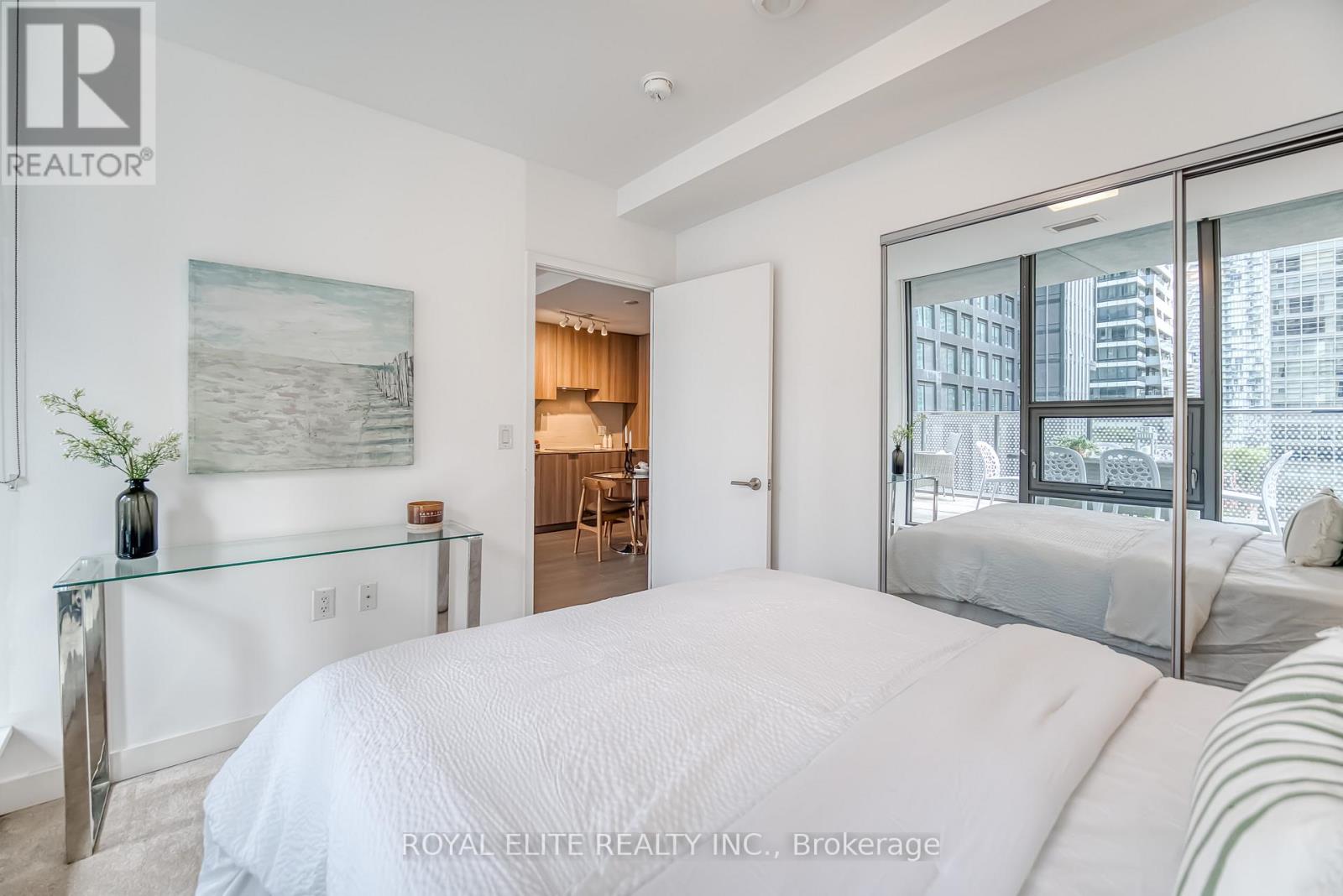 612 - 11 Wellesley Street W, Toronto, Ontario  M4Y 0G4 - Photo 22 - C12396862