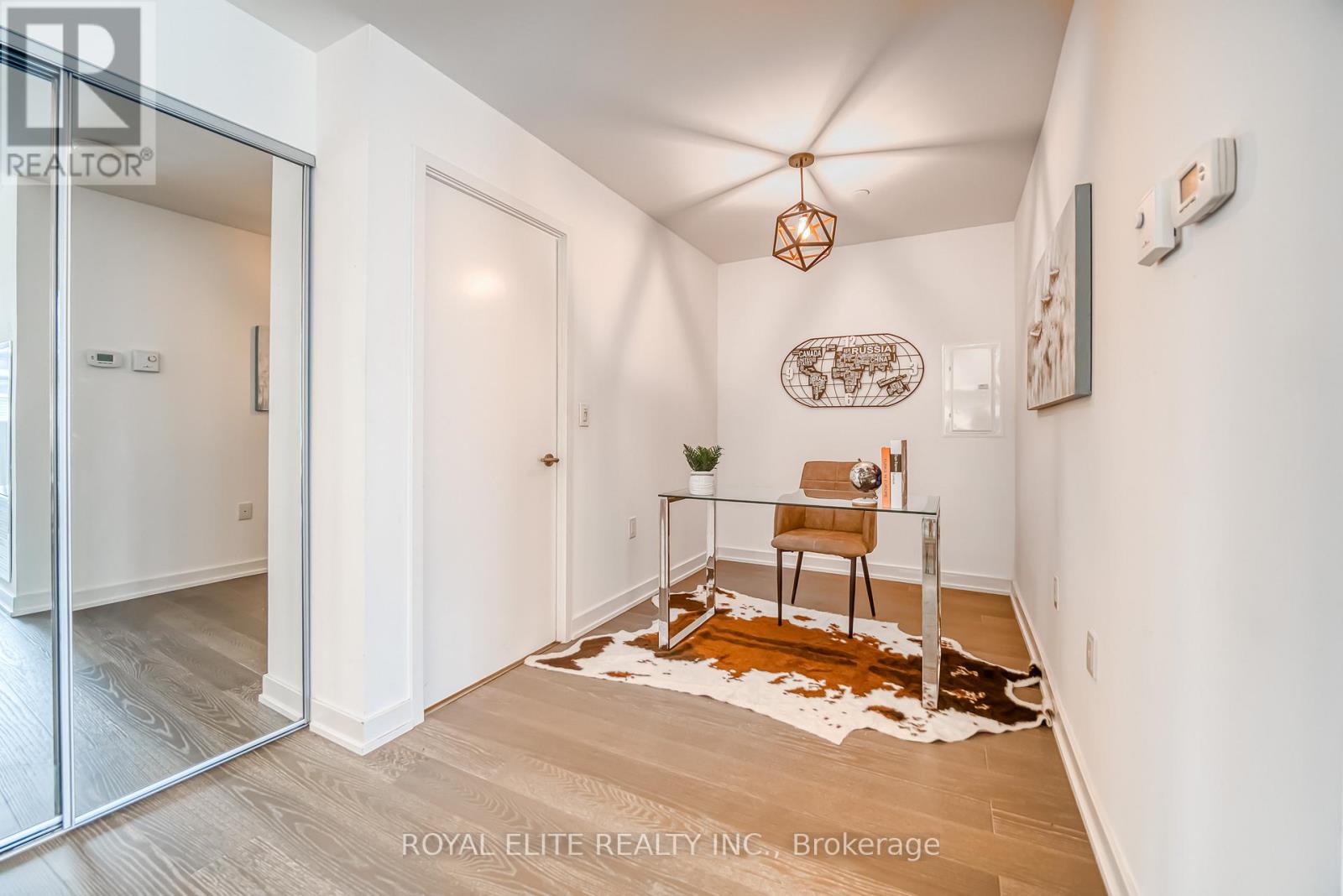 612 - 11 Wellesley Street W, Toronto, Ontario  M4Y 0G4 - Photo 25 - C12396862