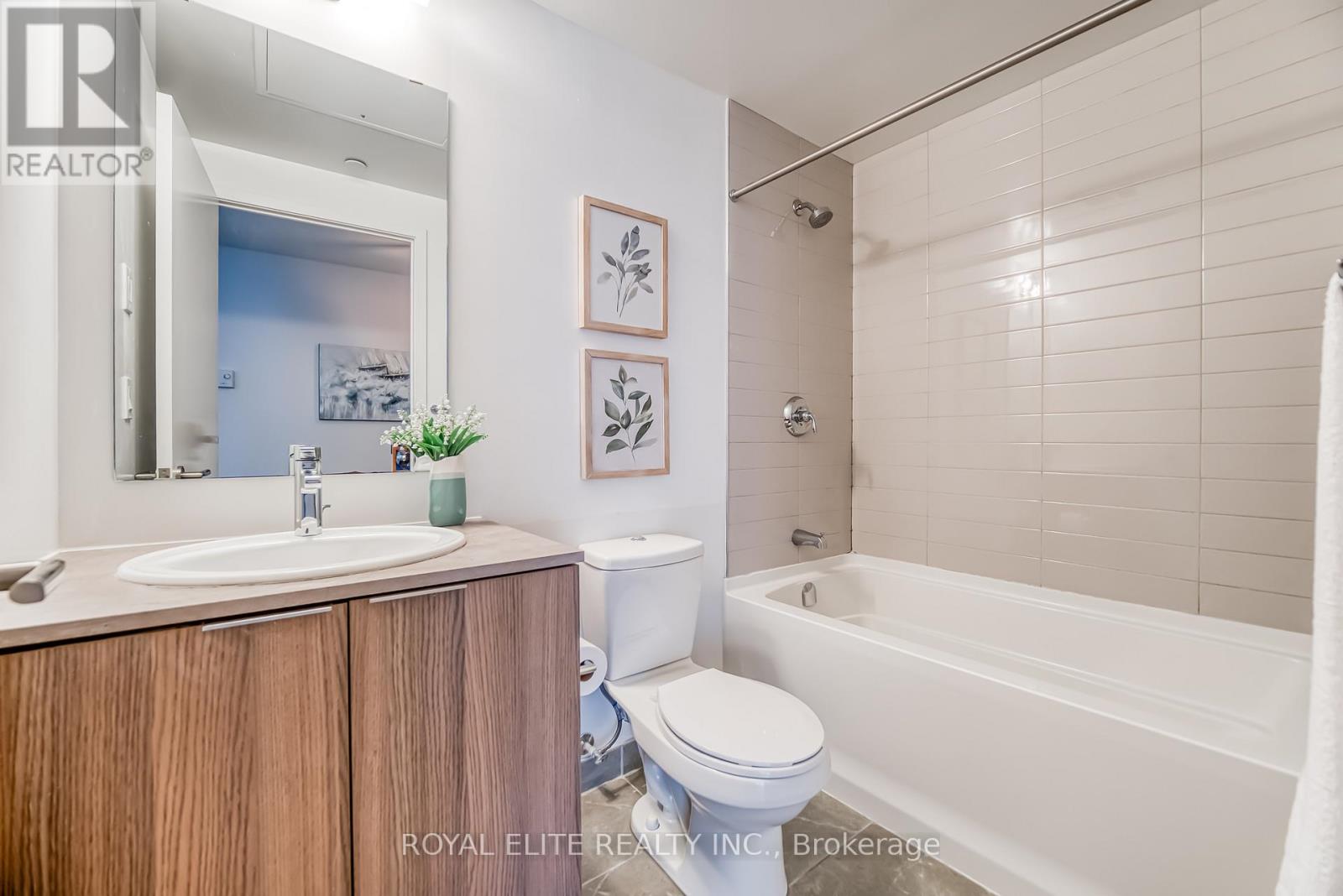 612 - 11 Wellesley Street W, Toronto, Ontario  M4Y 0G4 - Photo 26 - C12396862