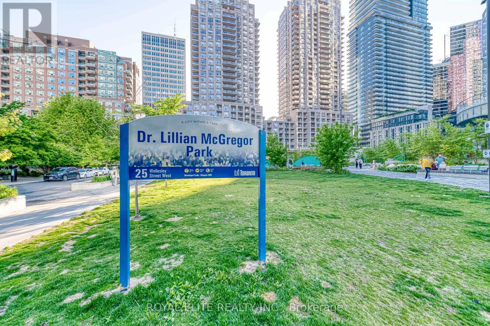 612 - 11 Wellesley Street W, Toronto, Ontario  M4Y 0G4 - Photo 4 - C12396862