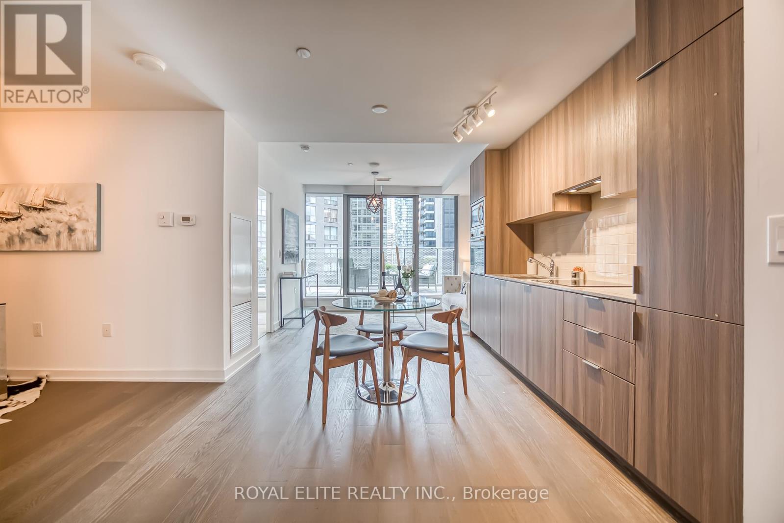 612 - 11 Wellesley Street W, Toronto, Ontario  M4Y 0G4 - Photo 9 - C12396862