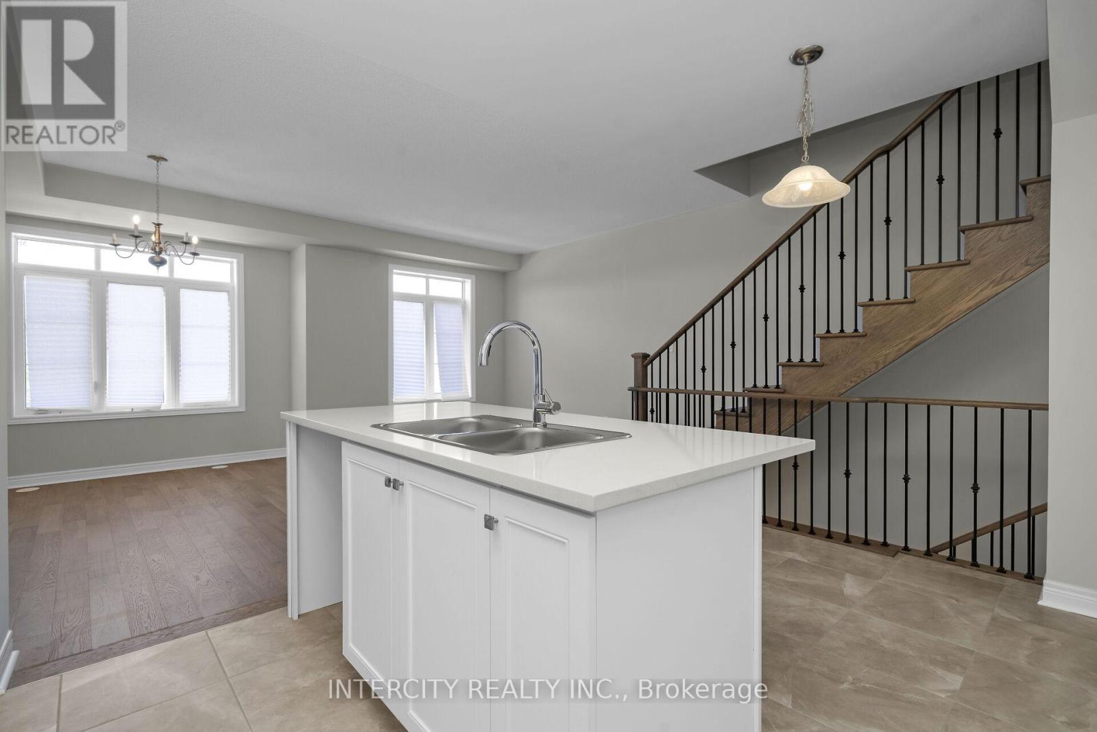 323 Inspire Boulevard, Brampton, Ontario  L6R 4E6 - Photo 13 - W12386432