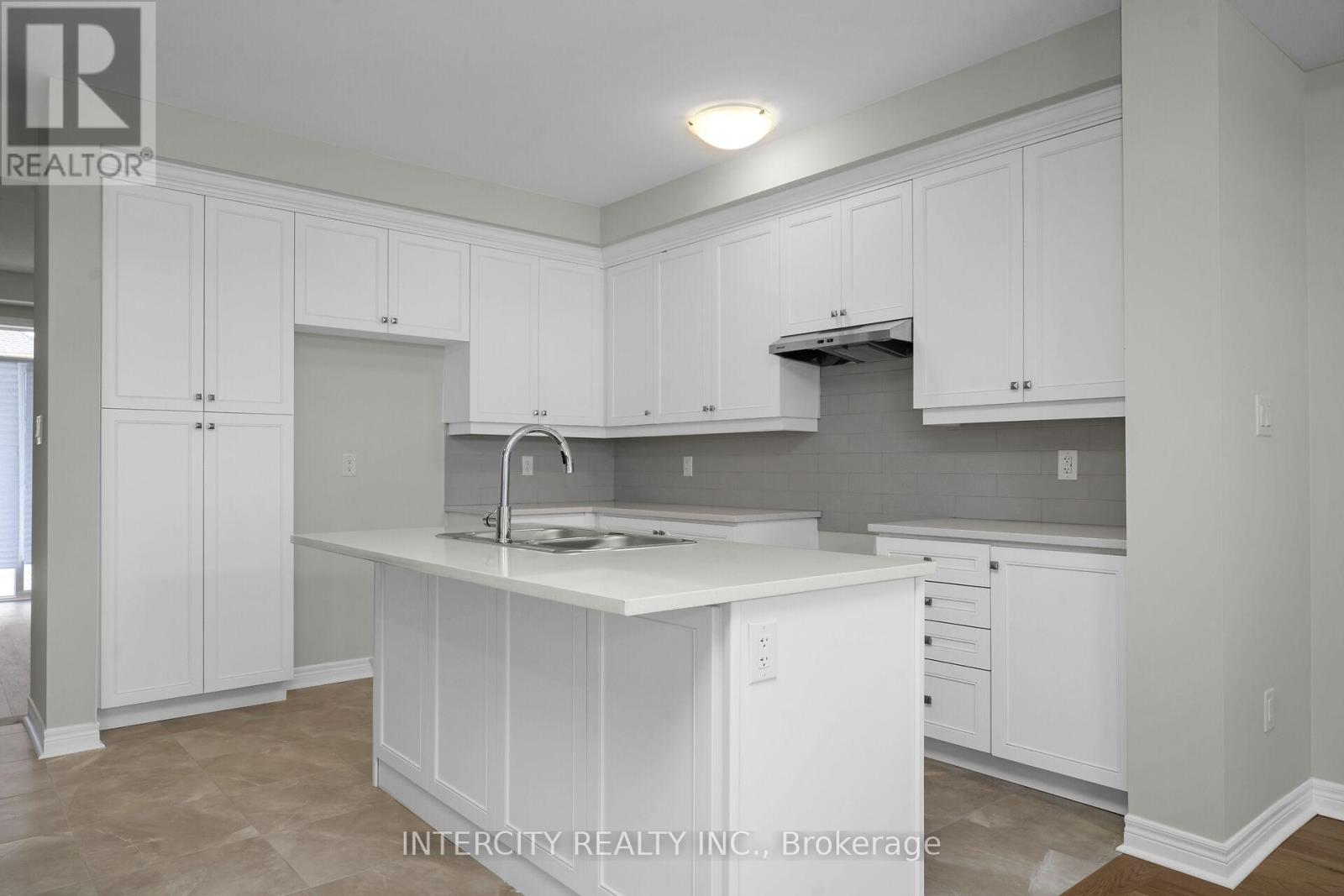 323 Inspire Boulevard, Brampton, Ontario  L6R 4E6 - Photo 11 - W12386432
