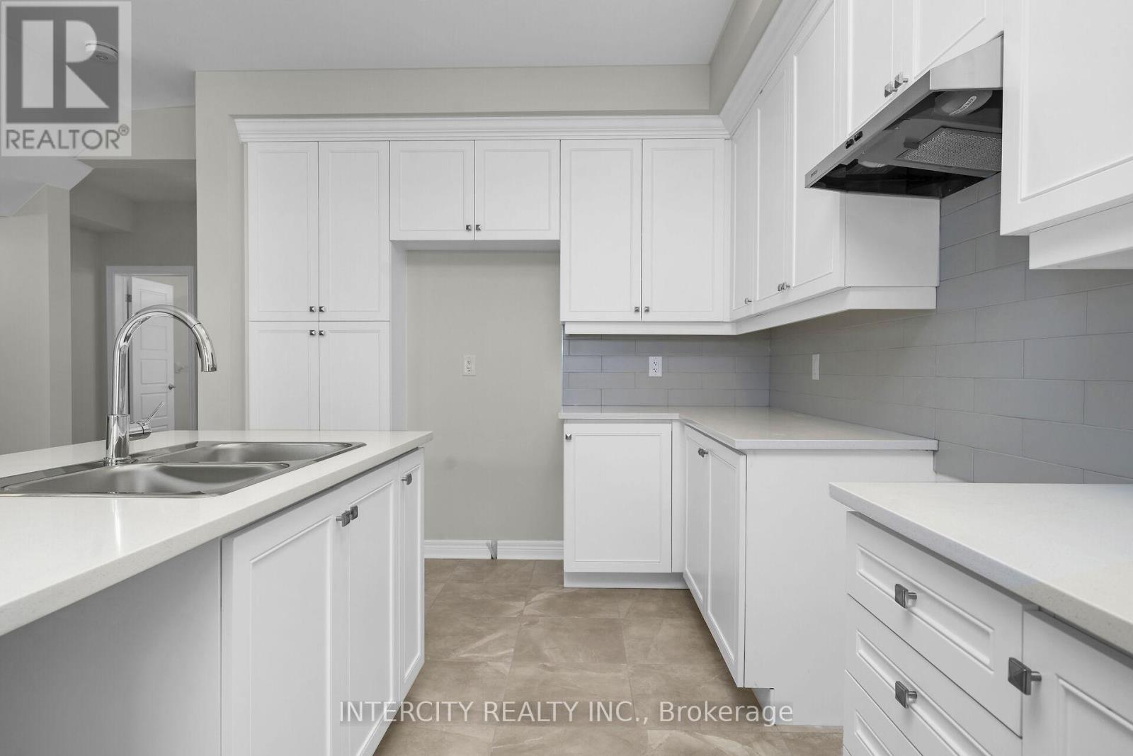323 Inspire Boulevard, Brampton, Ontario  L6R 4E6 - Photo 12 - W12386432