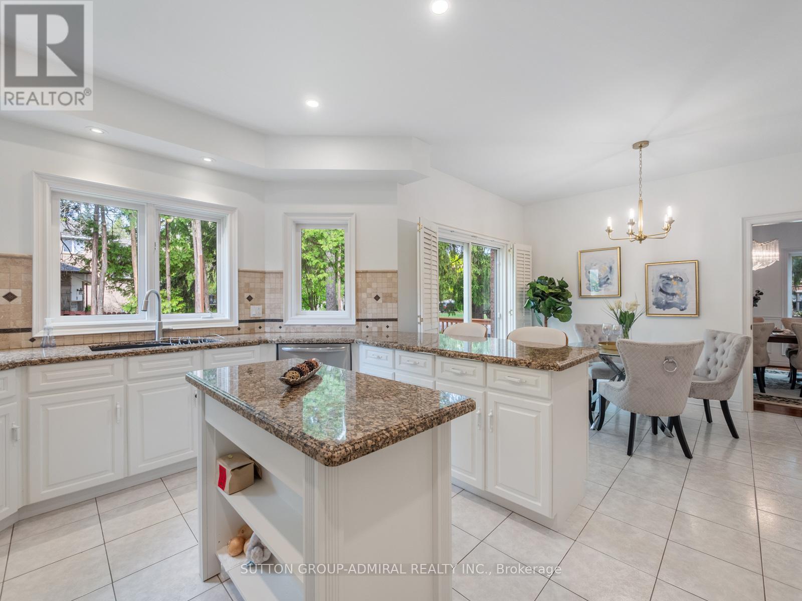 8 Tivoli Avenue, Richmond Hill, Ontario  L4C 0C6 - Photo 12 - N12396899