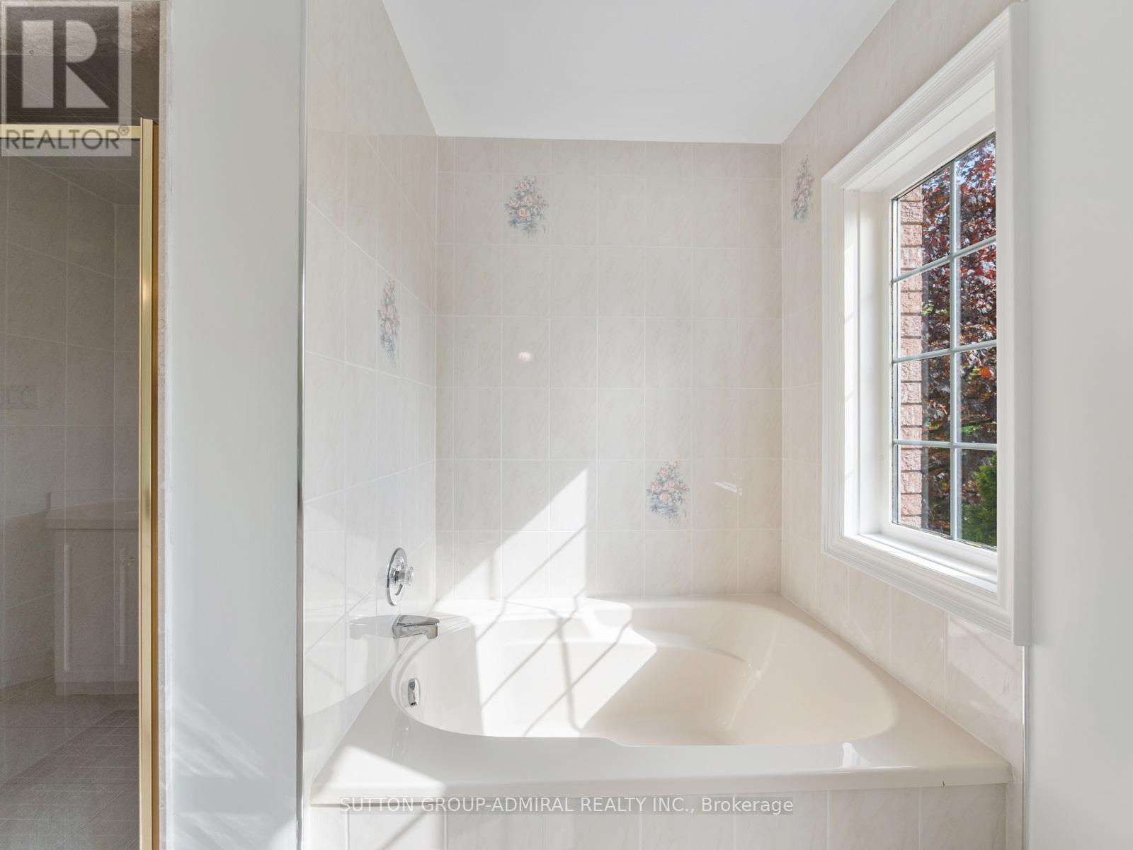 8 Tivoli Avenue, Richmond Hill, Ontario  L4C 0C6 - Photo 27 - N12396899