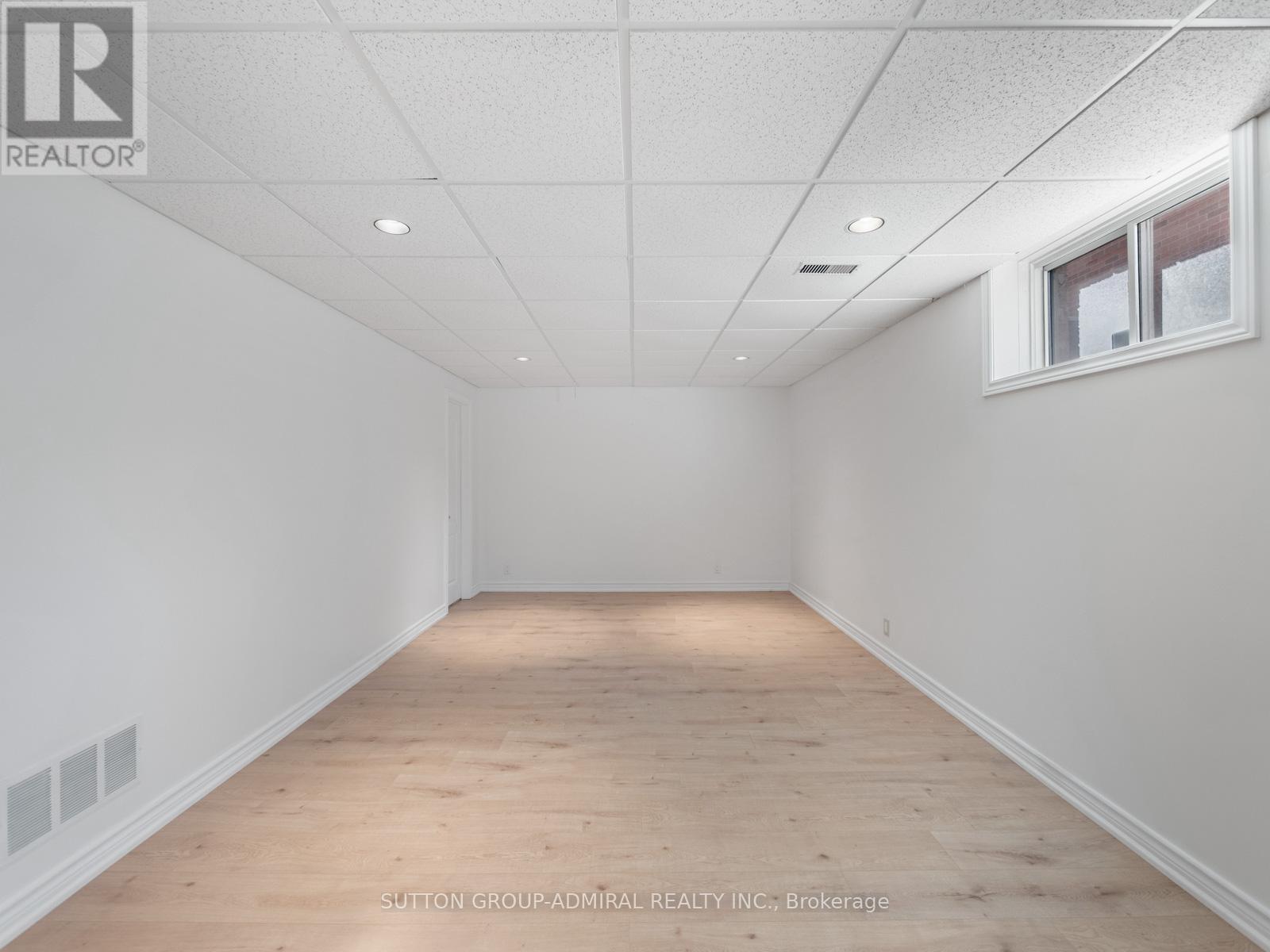 8 Tivoli Avenue, Richmond Hill, Ontario  L4C 0C6 - Photo 44 - N12396899