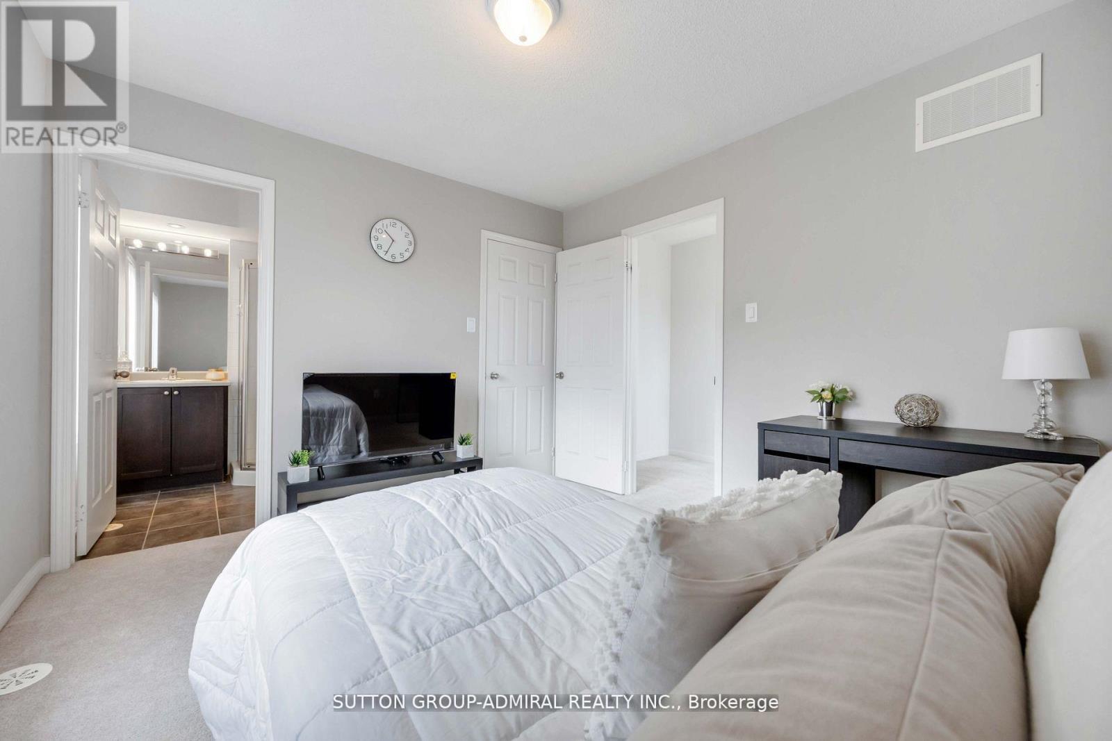 60 Harry Penrose Avenue, Aurora, Ontario  L4G 0S2 - Photo 17 - N12396938