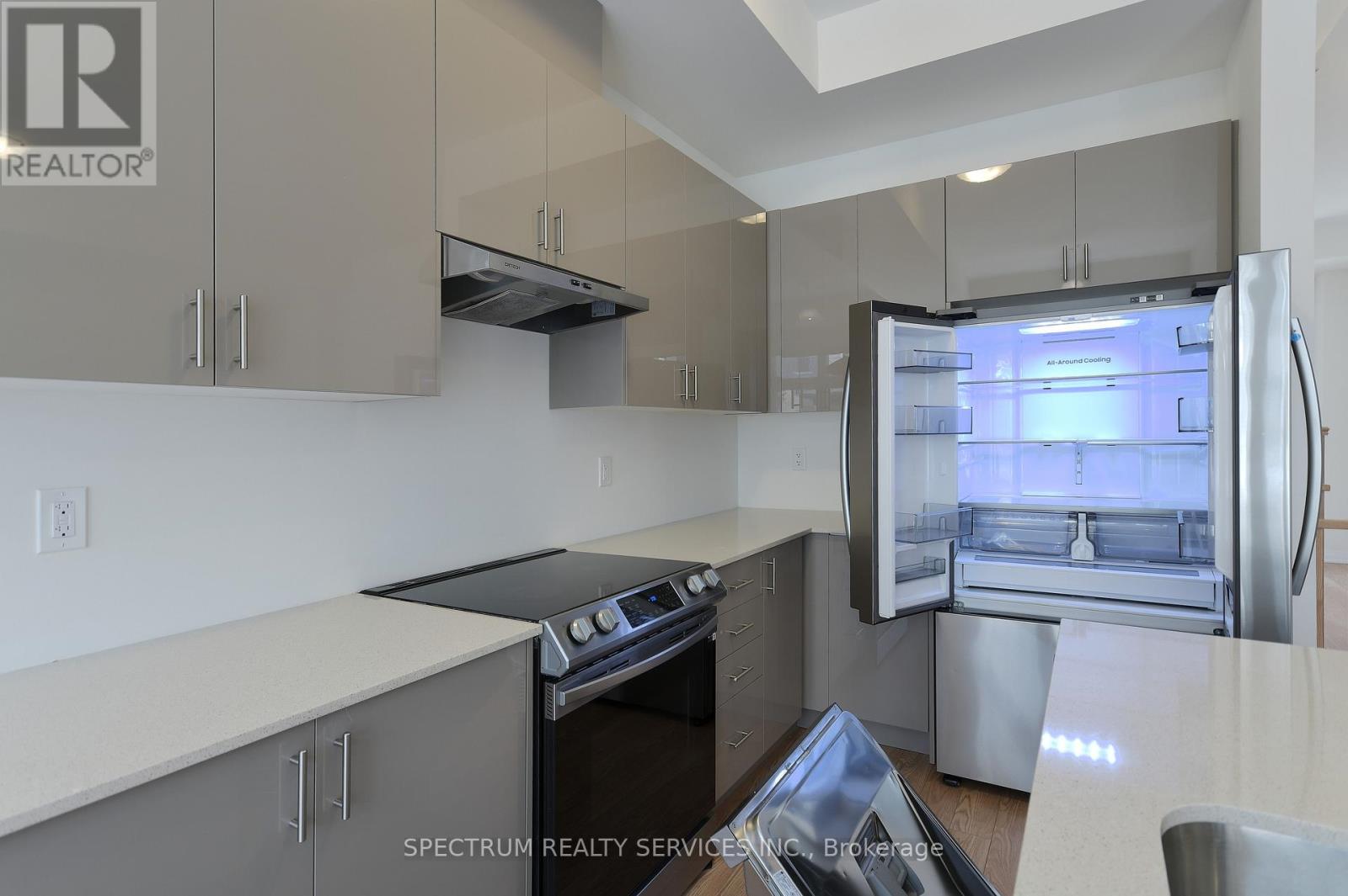 176 De La Roche Drive, Vaughan, Ontario  L4H 5G4 - Photo 14 - N12396941