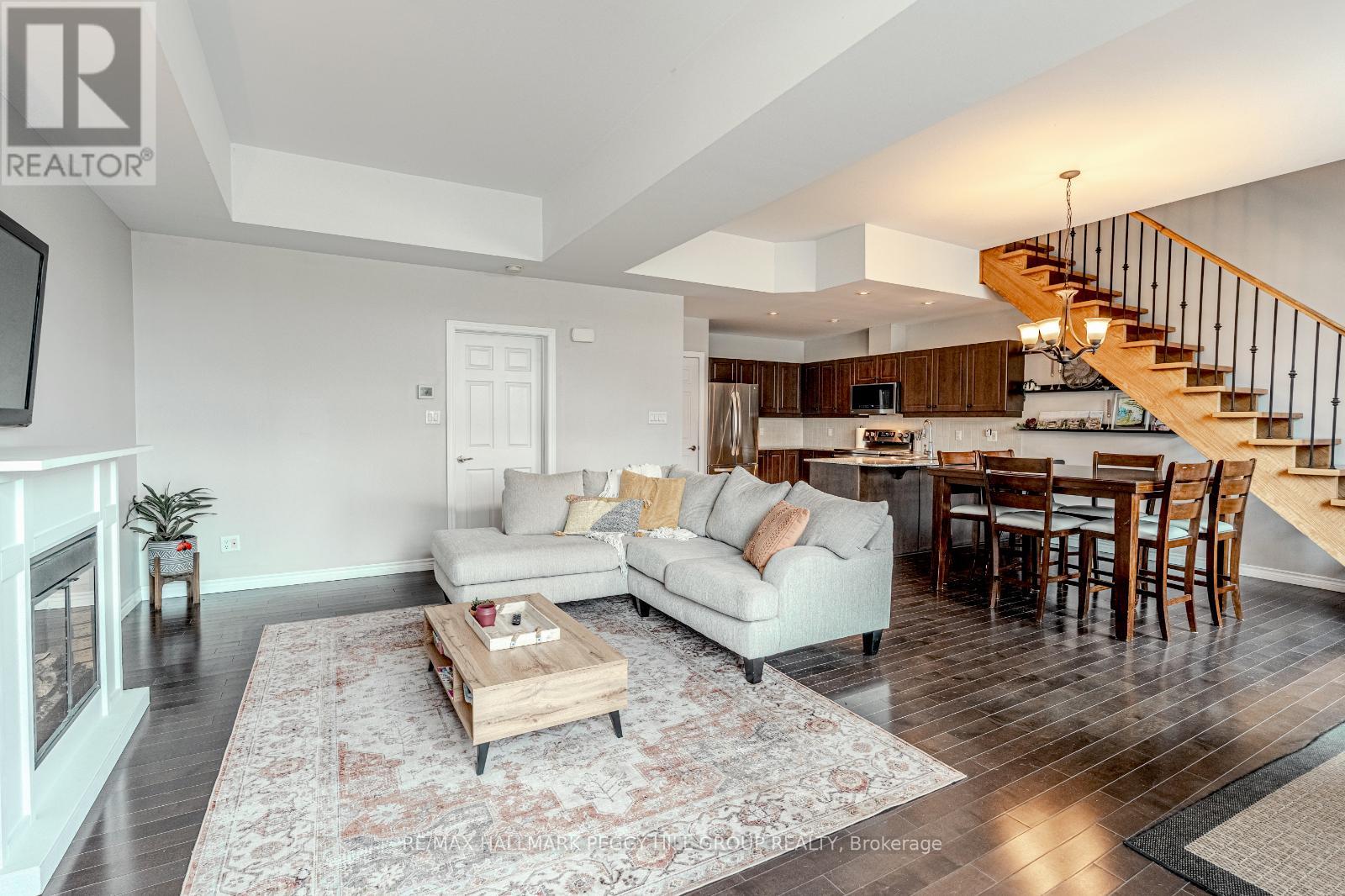 6 Victoria Street, Barrie (City Centre), Ontario  L4N 6G2 - Photo 4 - S12396758