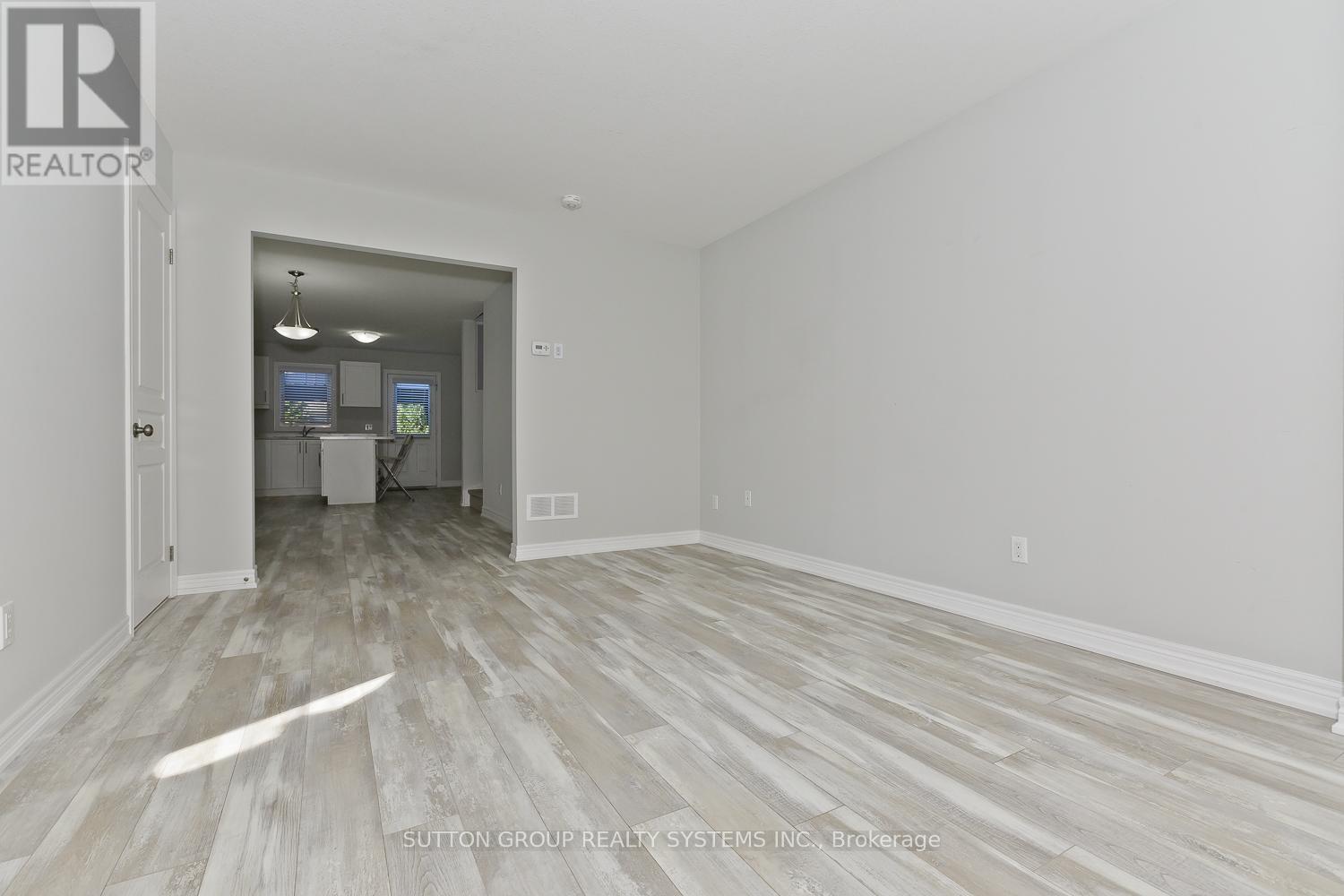 50 - 7768 Ascot Circle, Niagara Falls, Ontario  L2H 3P9 - Photo 7 - X12386434