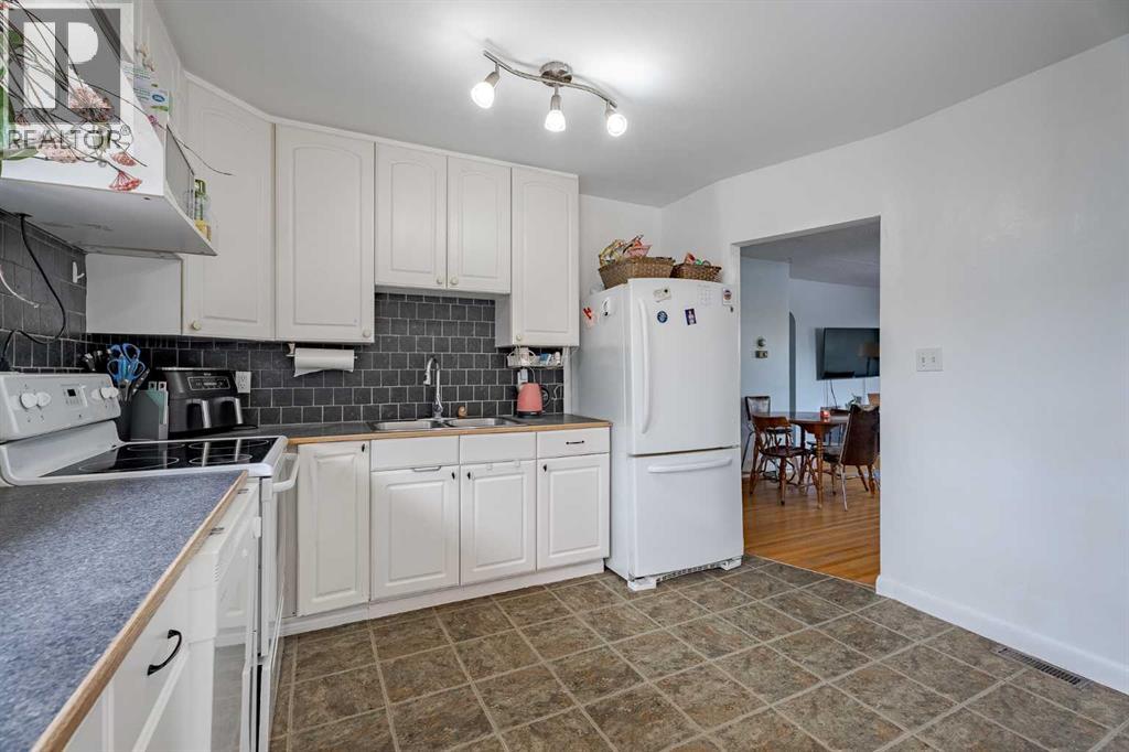841 E Nanton Street, Carstairs, Alberta  T0M 0N0 - Photo 12 - A2234947