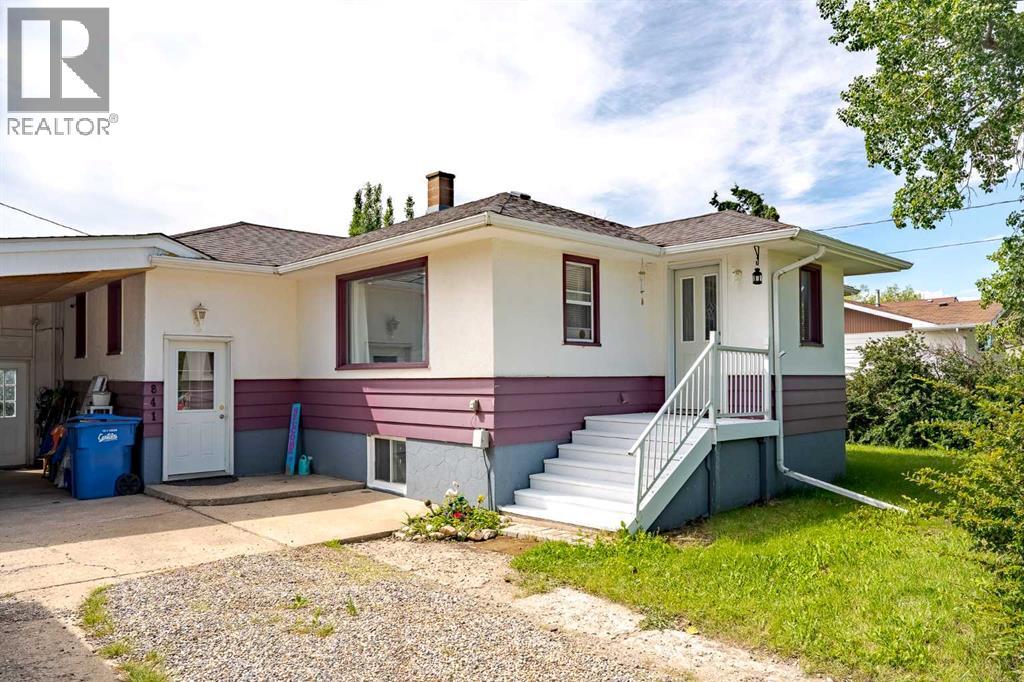 841 E Nanton Street, Carstairs, Alberta  T0M 0N0 - Photo 1 - A2234947